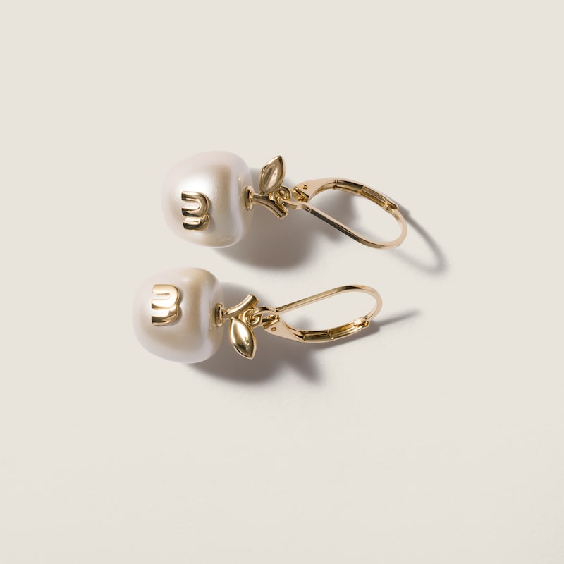 Metal earrings with pendant
