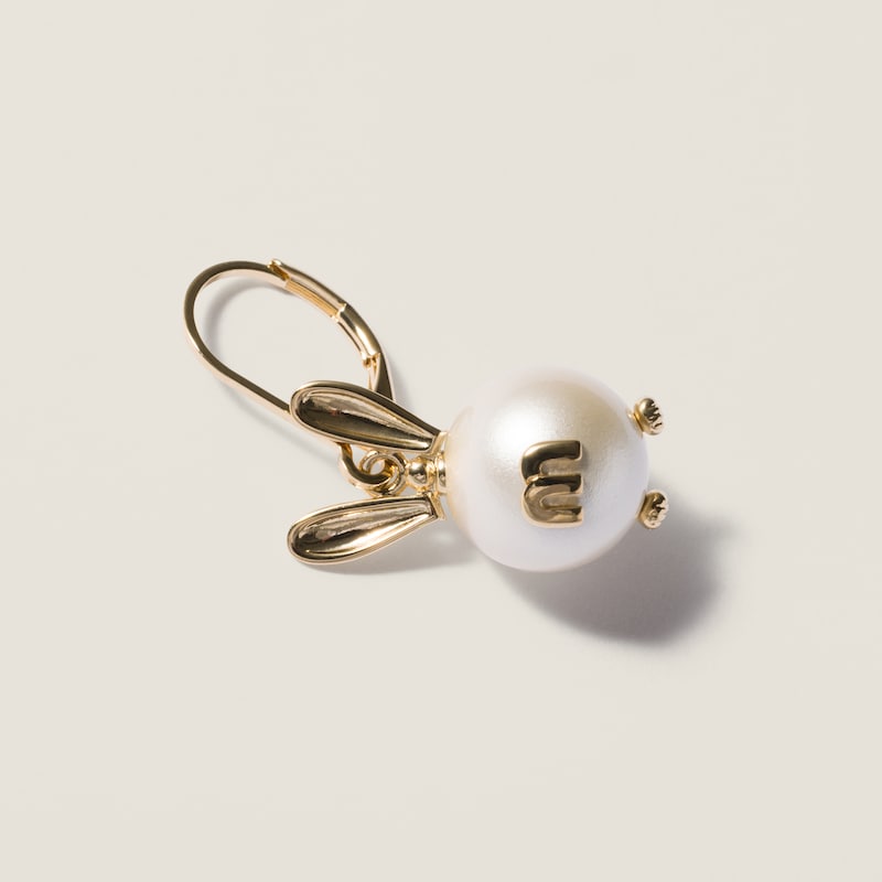 Metal earrings with pendant
