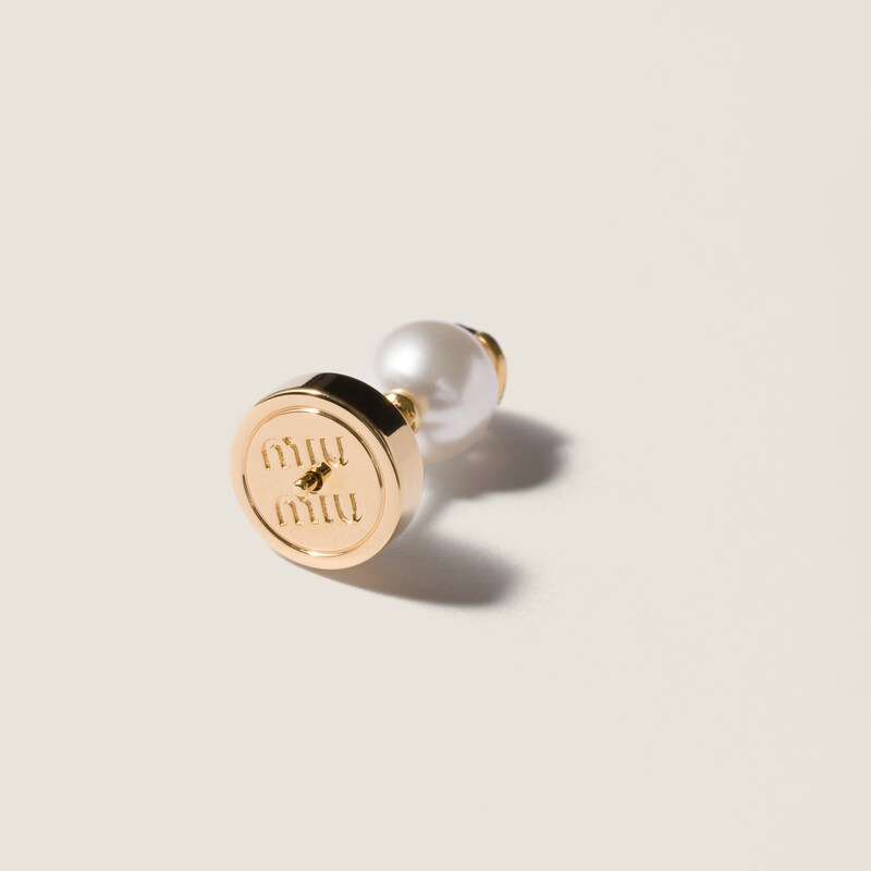Metal and pearl earrings