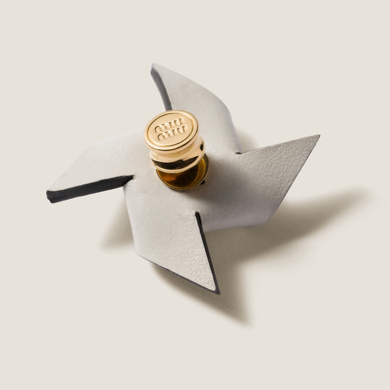 レザー ピンウィールブローチ