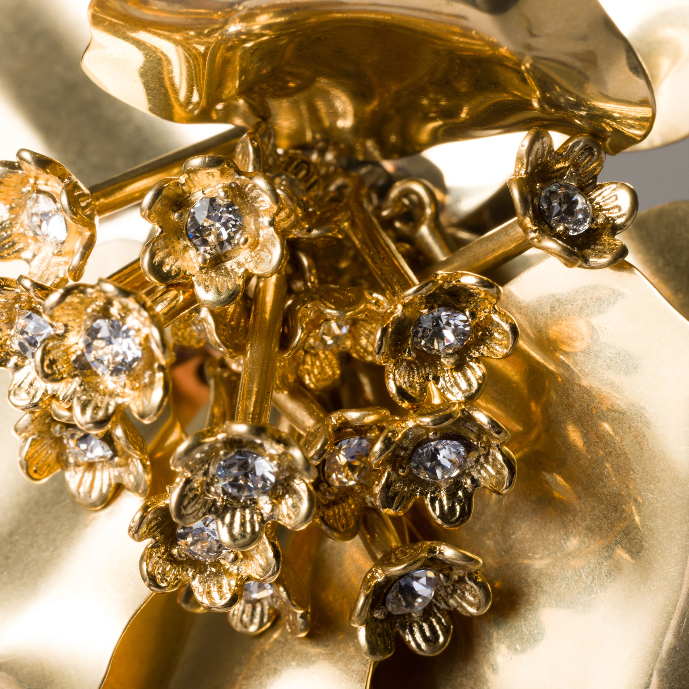 ゴールド/クリスタル クリスタル付 メタル ブローチ | Miu Miu