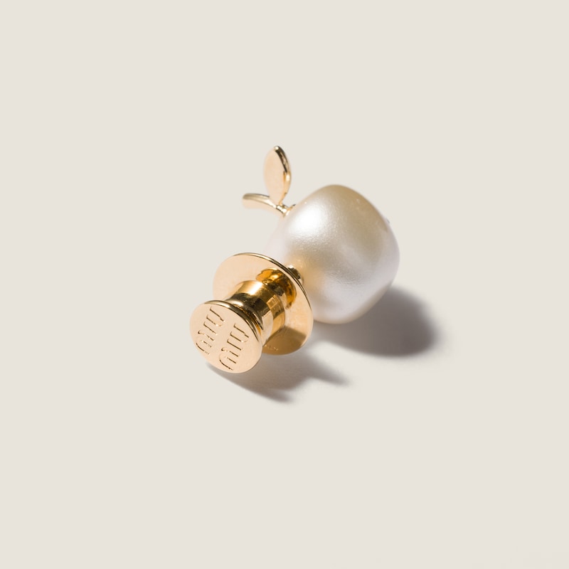 Metal brooch
