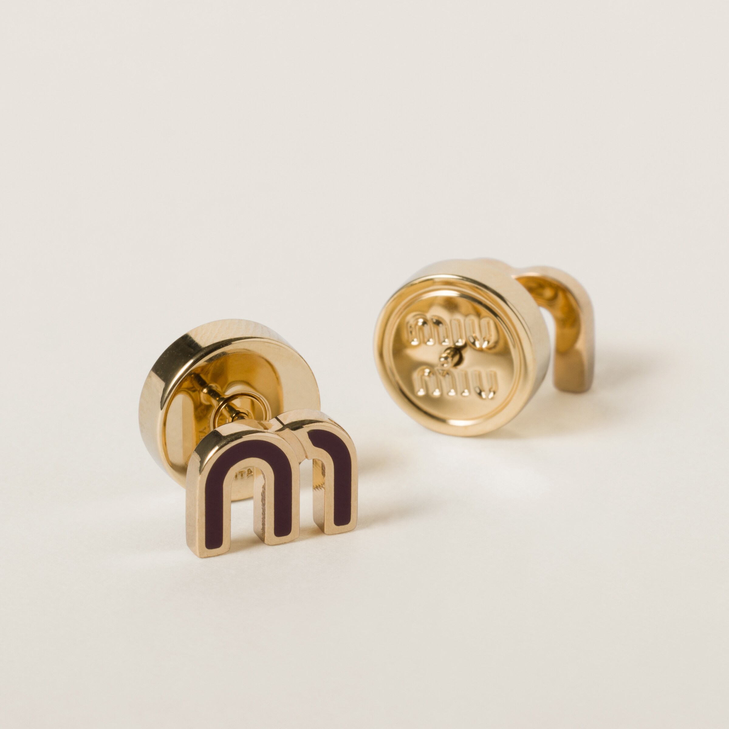 アマラントレッド エナメルメタル ピアス | Miu Miu - 日本