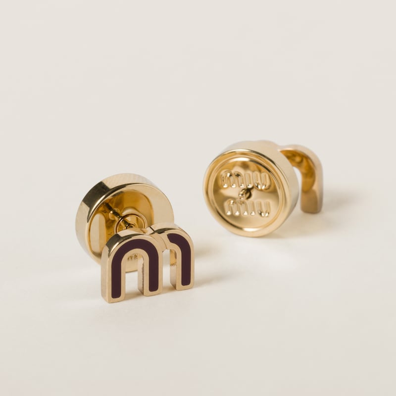 أقراط معدن مطلية