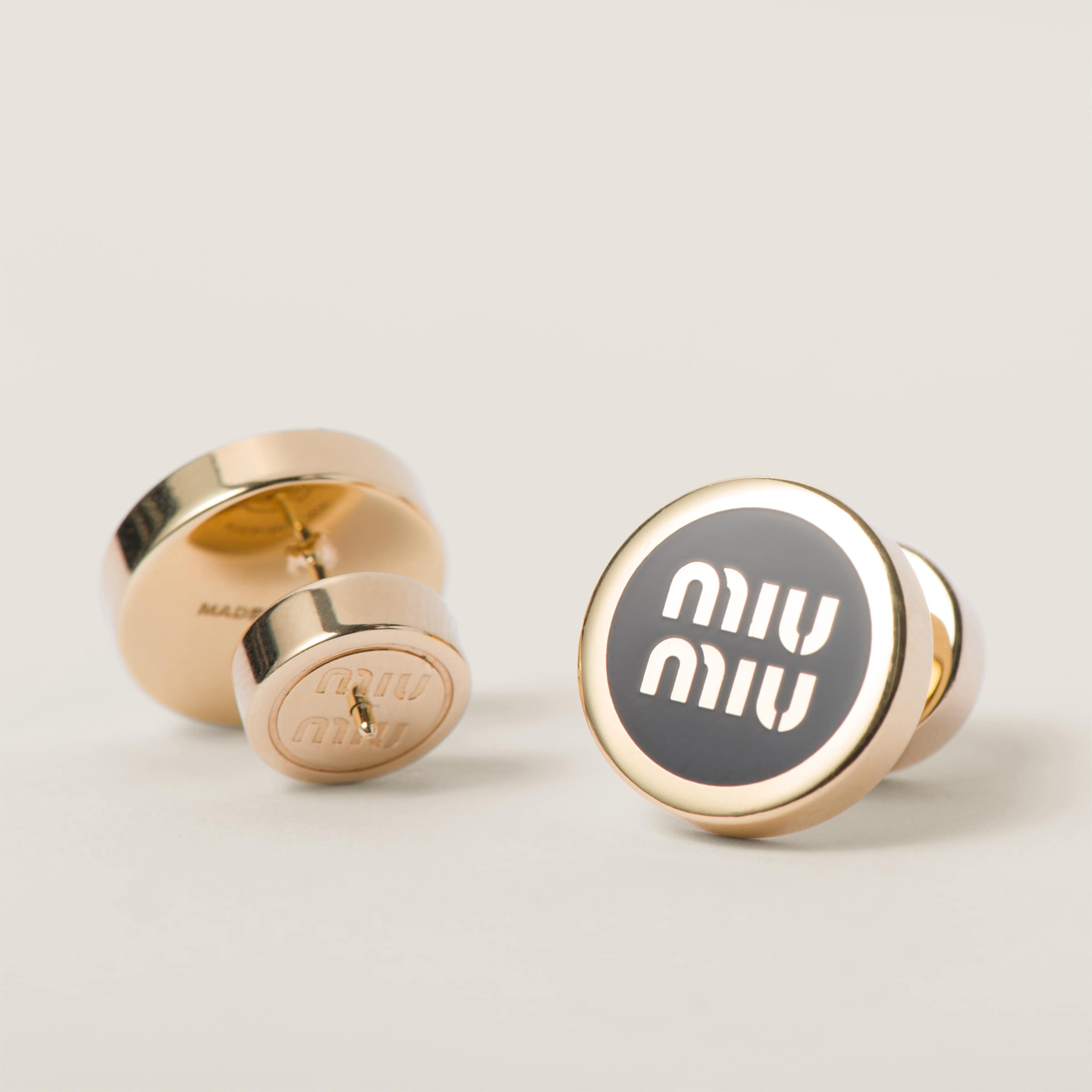 ブラック エナメルメタル ピアス | Miu Miu