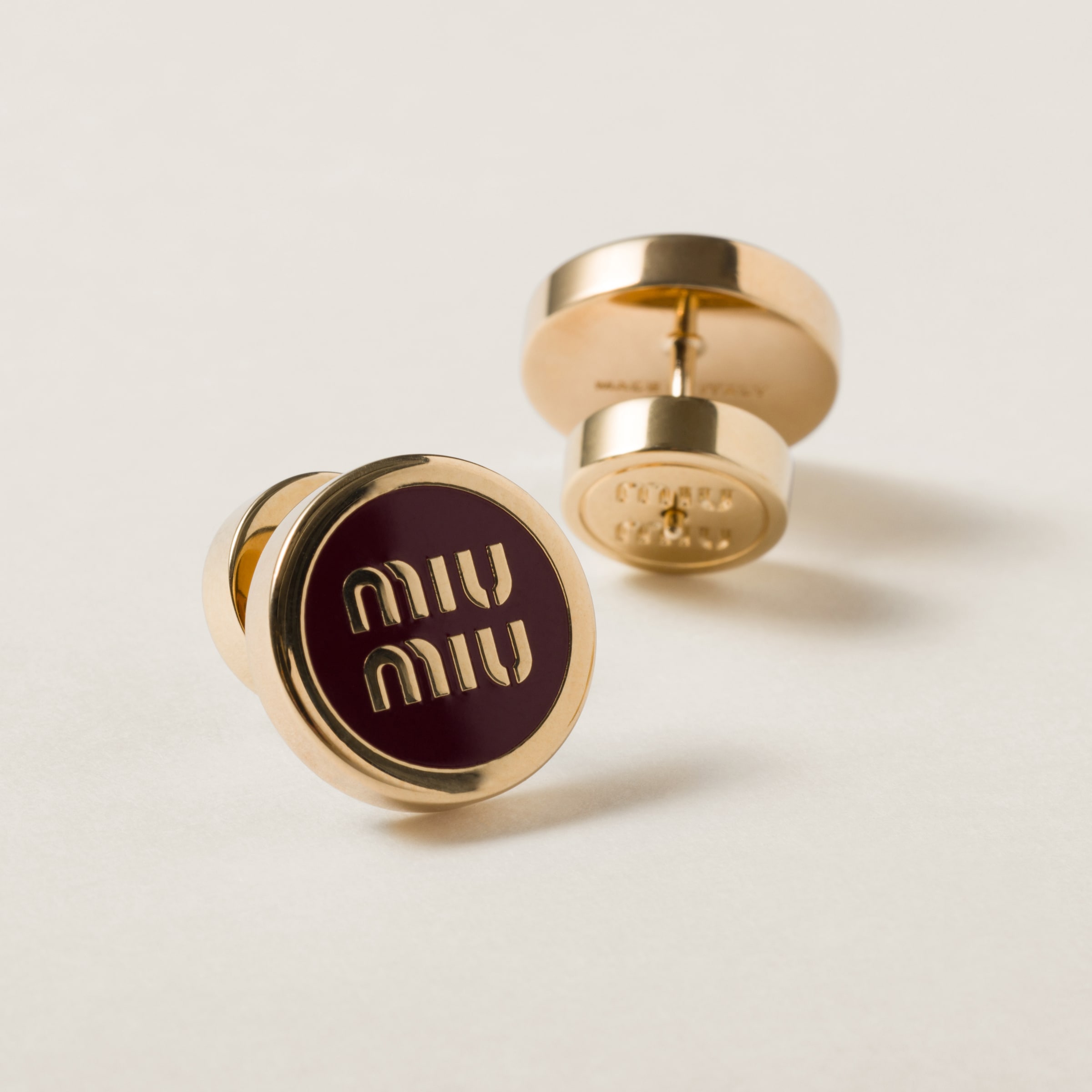 ワインレッド エナメルメタル ピアス | Miu Miu