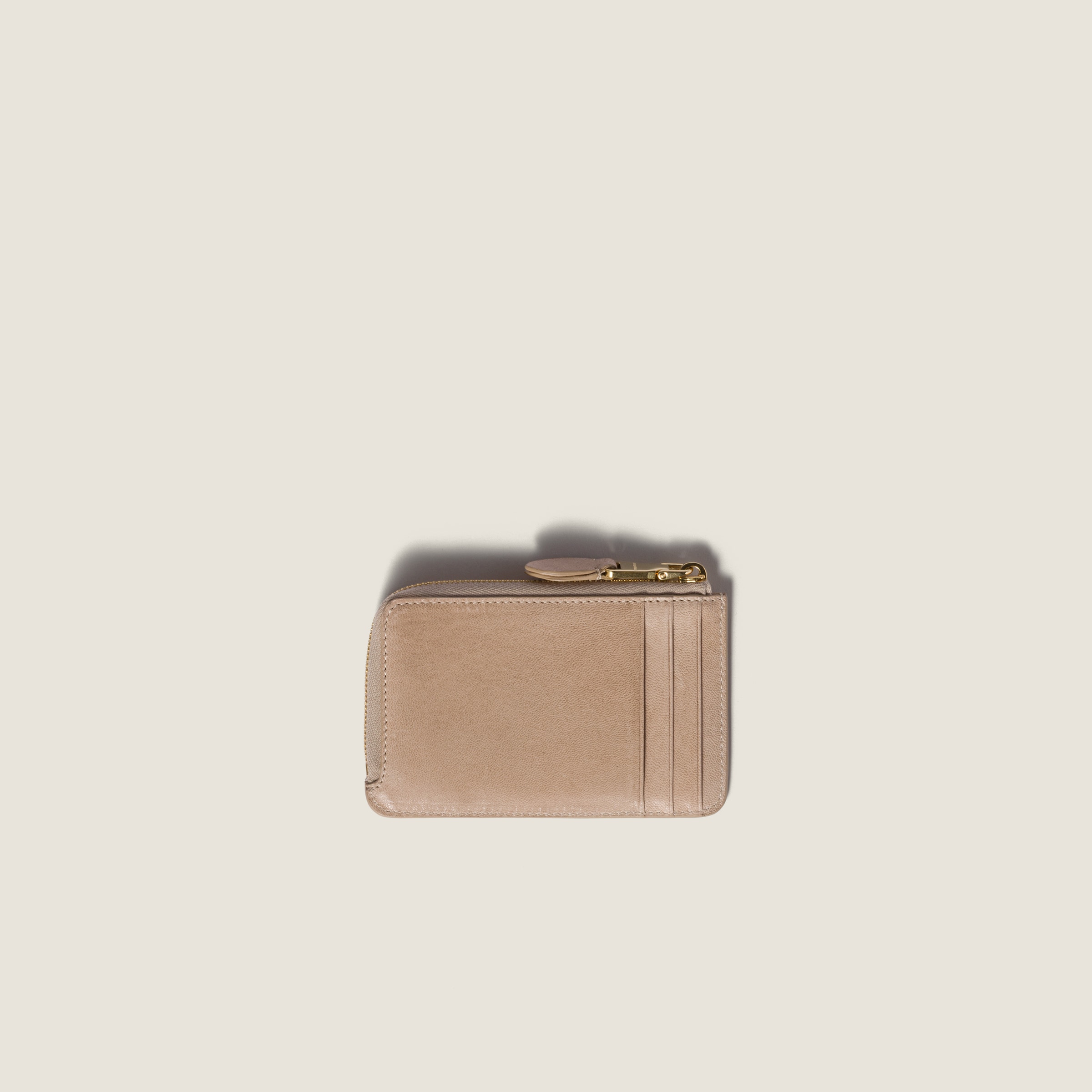 コードベージュ ナッパレザー エンベロープ カードホルダー | Miu Miu 