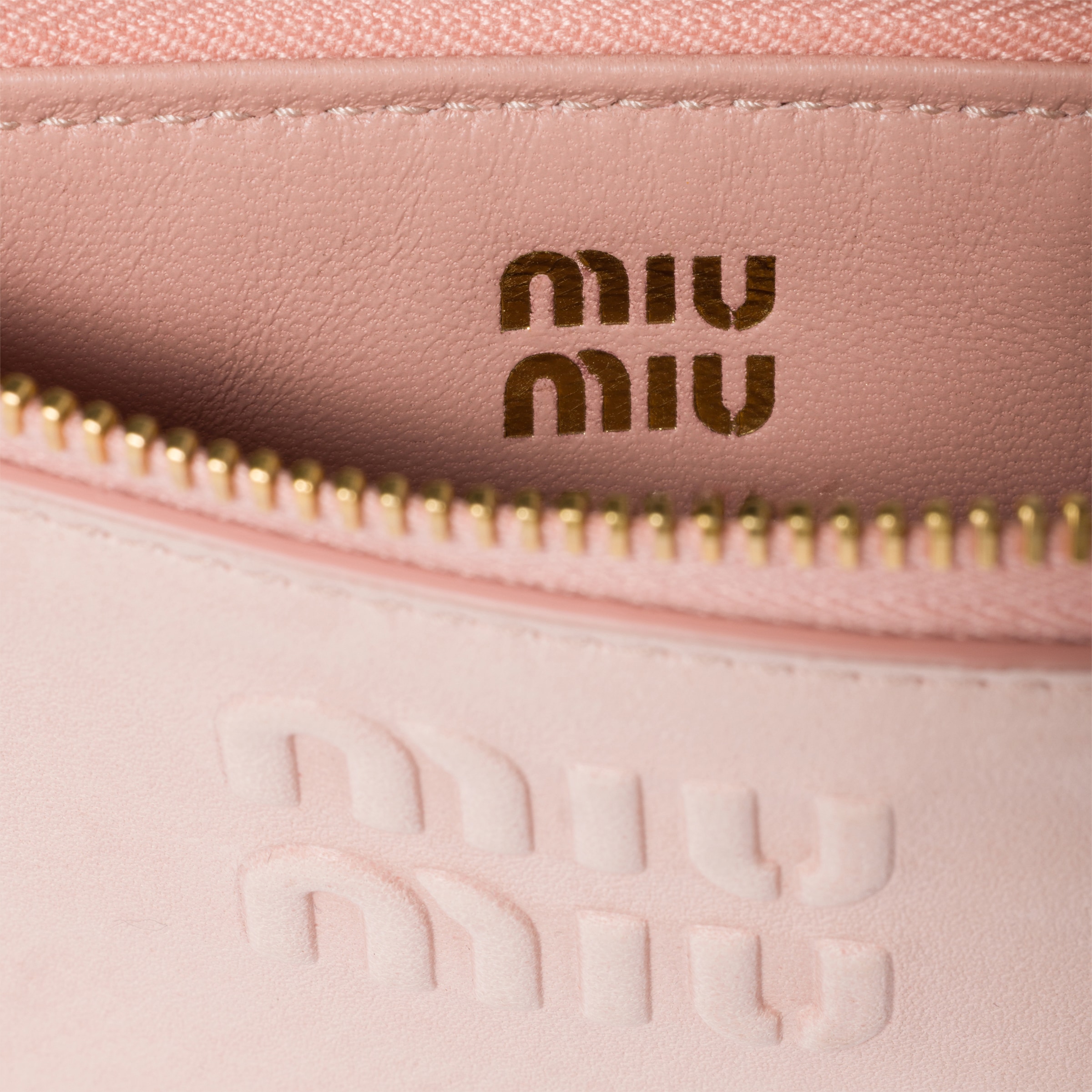 桃色♡miu miu&amp;キズム&amp;手袋 Alabaster Pink Matelassé Nappa Leather Pouch | Miu Miu - United States