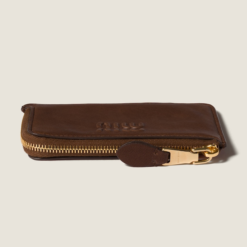 Tarjetero de napa con solapa