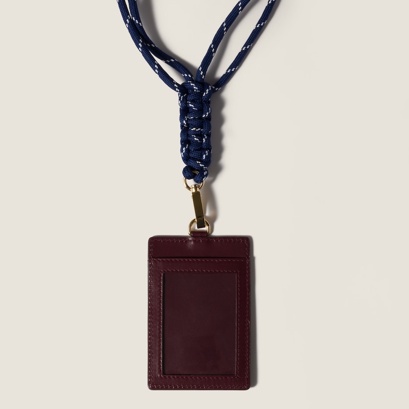 حامل شعار من الجلد