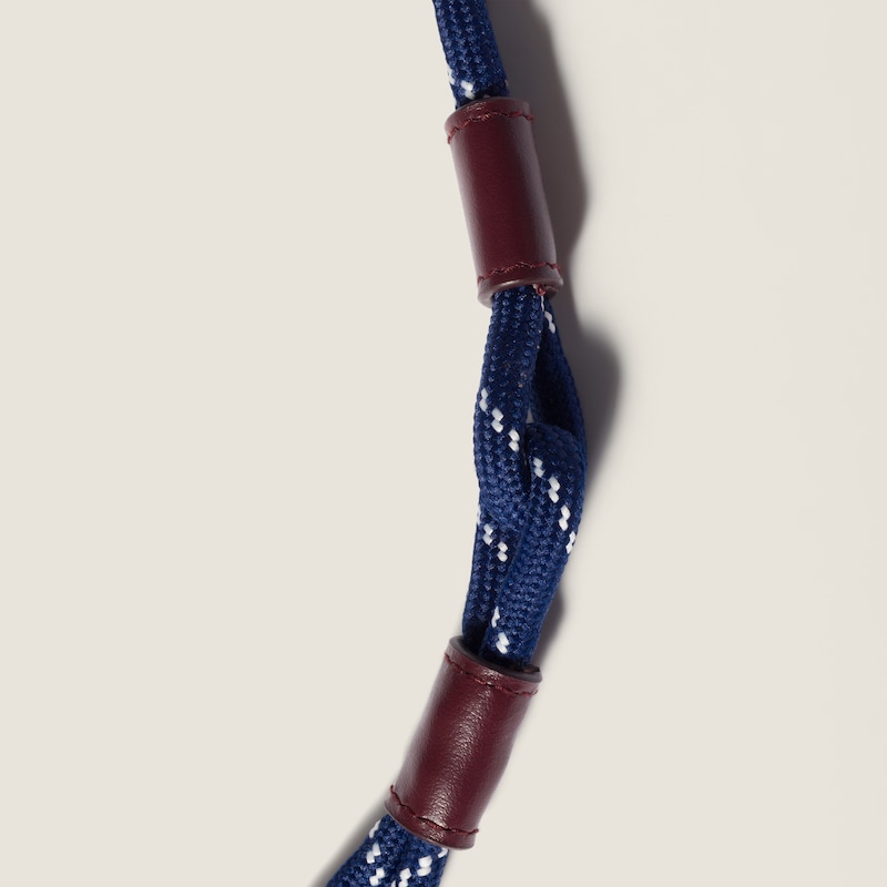 حامل شعار من الجلد