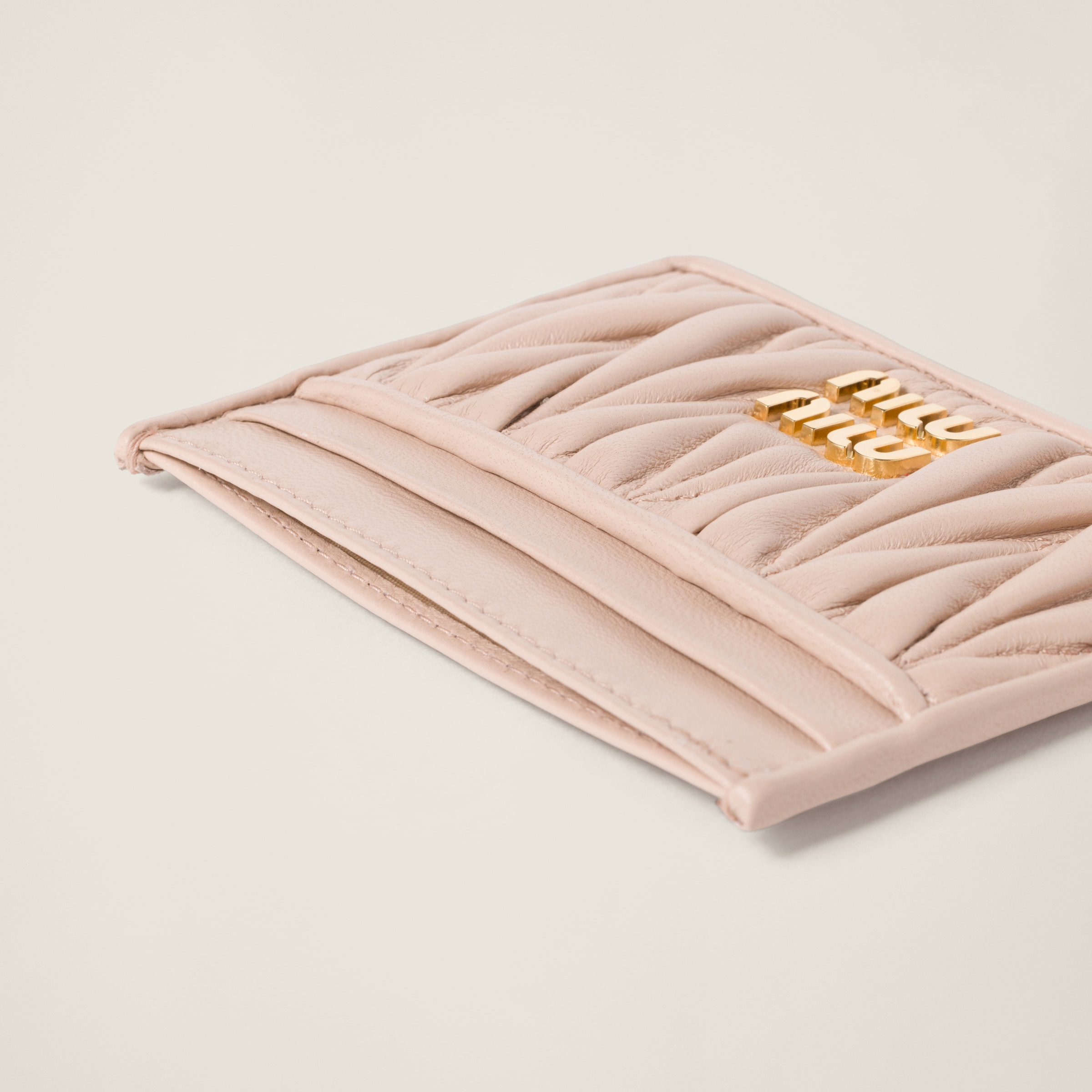 ★MiuMiu★ Matelasse Flap Card Holder Soia 5MC103AFPPF0K57 5 Powder Pink Matelassé Nappa Leather Card Holder | Miu Miu