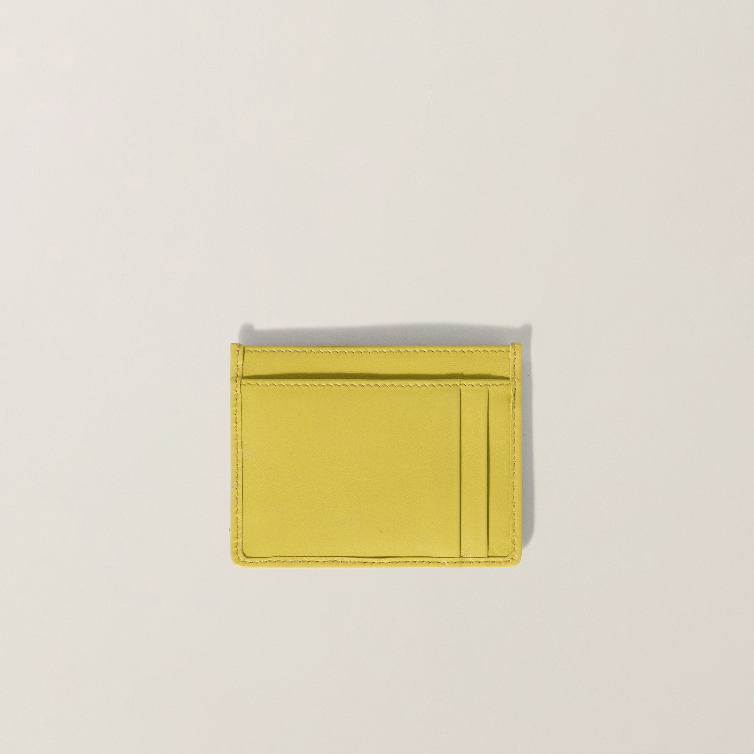 シトロンイエロー マテラッセレザー カードケース | Miu Miu