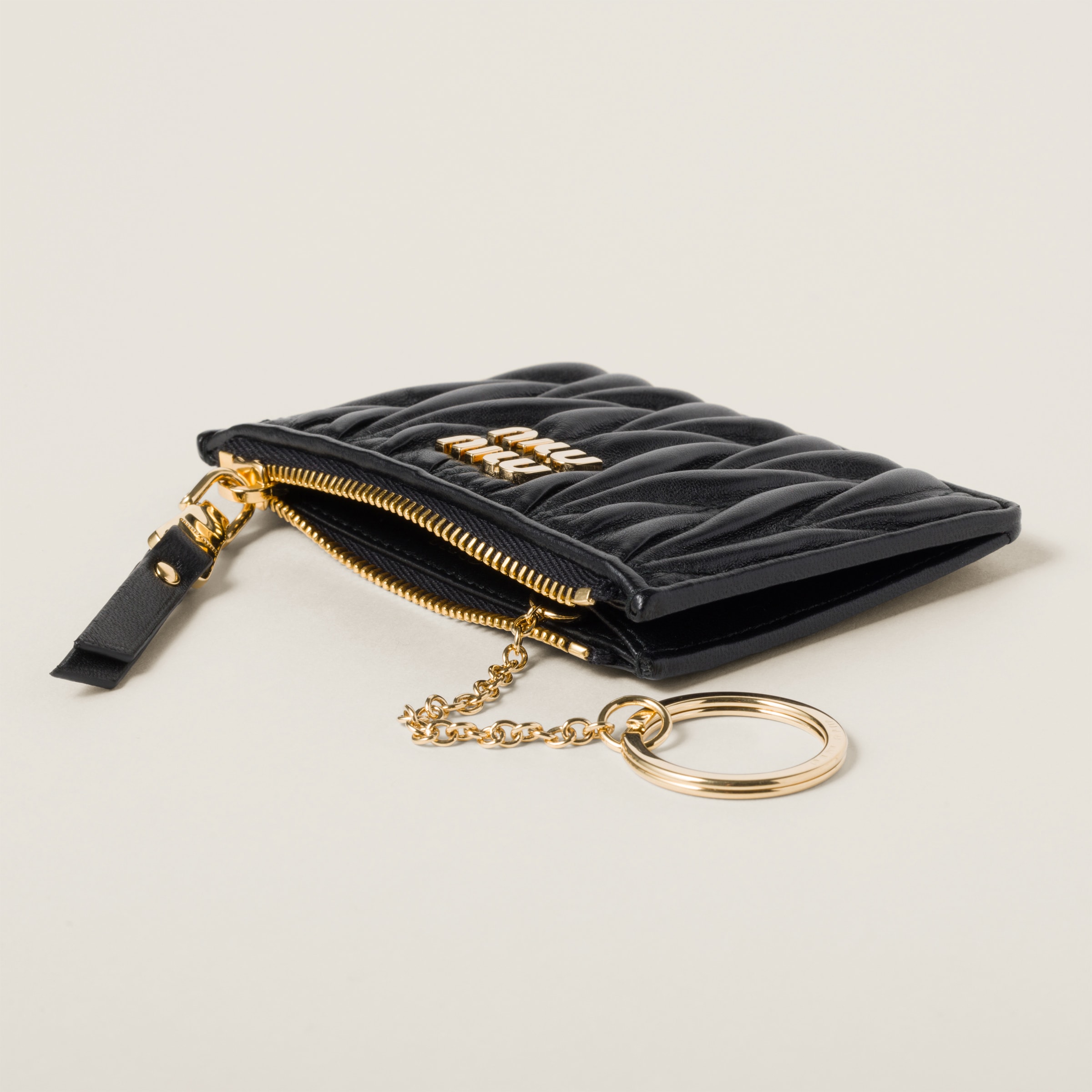 MIUMIU マトラッセ ナッパ製カードホルダー 日本入手困難☆MiuMiu☆ナッパレザー カードホルダー (MiuMiu