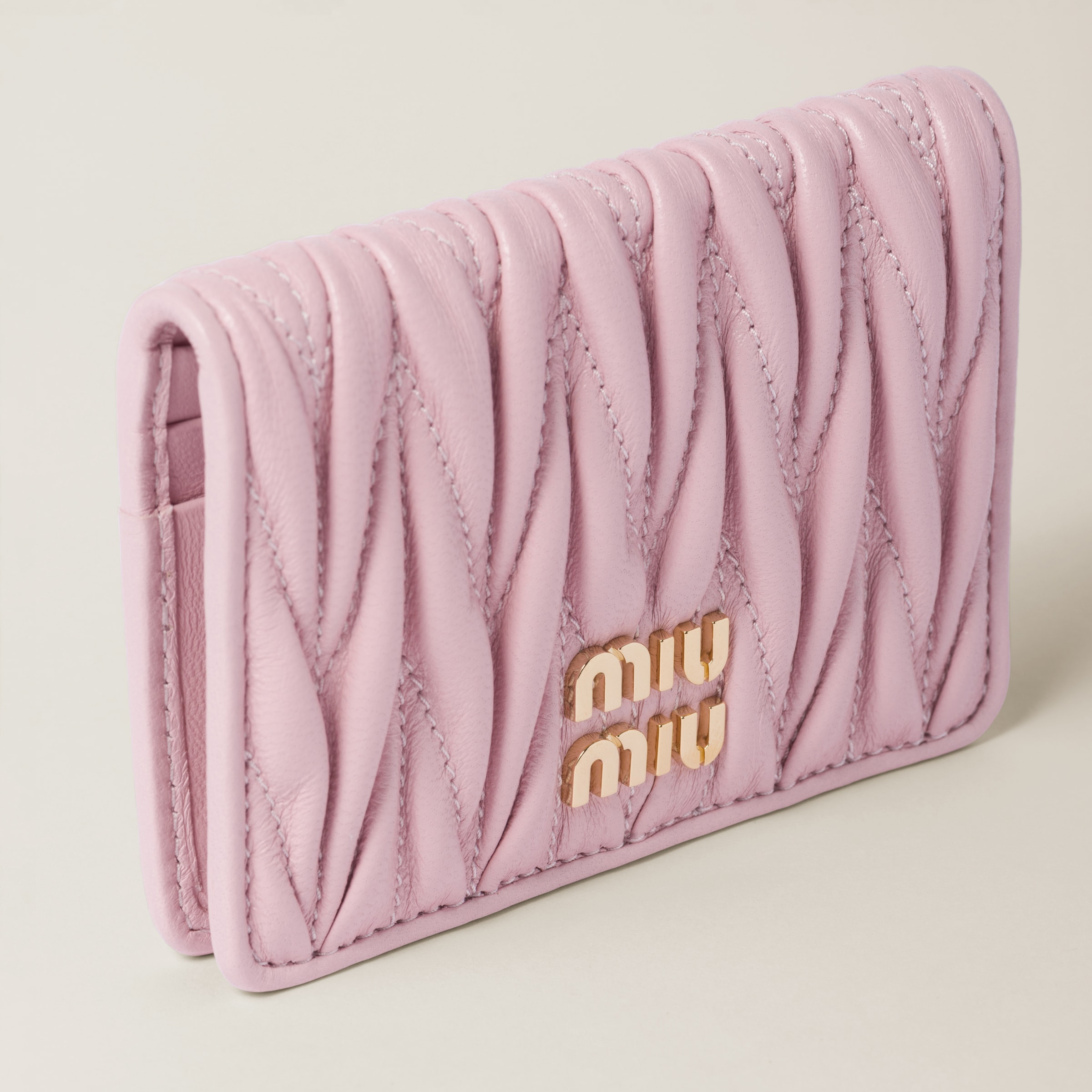 ★MIU MIU★25SS★Materace Flap Card Holder Soyia 5MC103AFPPF Alabaster Pink Matelassé Nappa Leather Card Holder | Miu Miu
