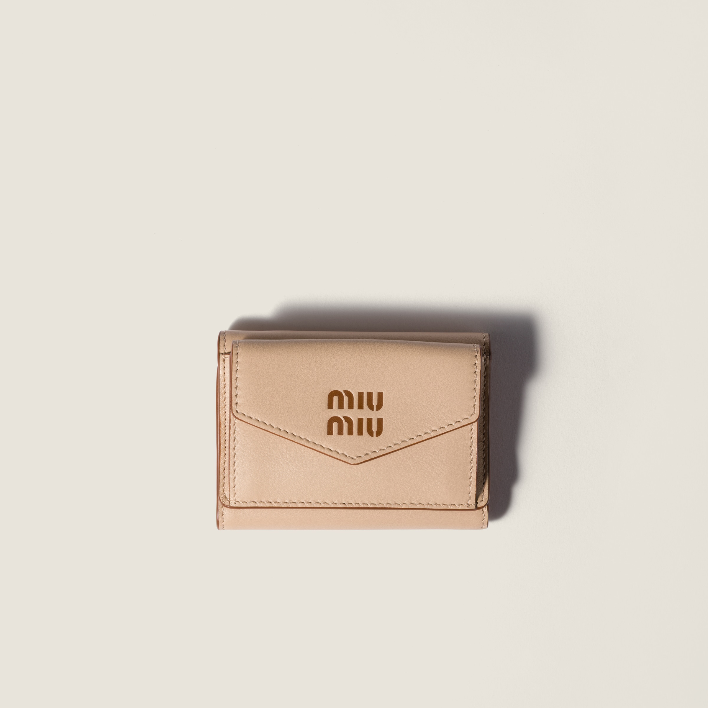 コーンフラワーブルー ヴィッテロダイノレザー 折り財布 | Miu Miu