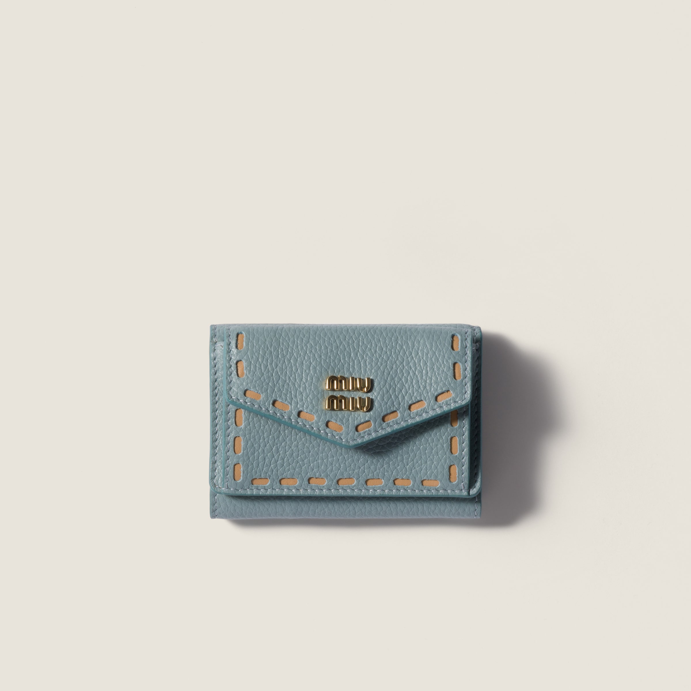 ブラック ヴィッテロダイノレザーフラップ付折り財布 | Miu Miu - 日本