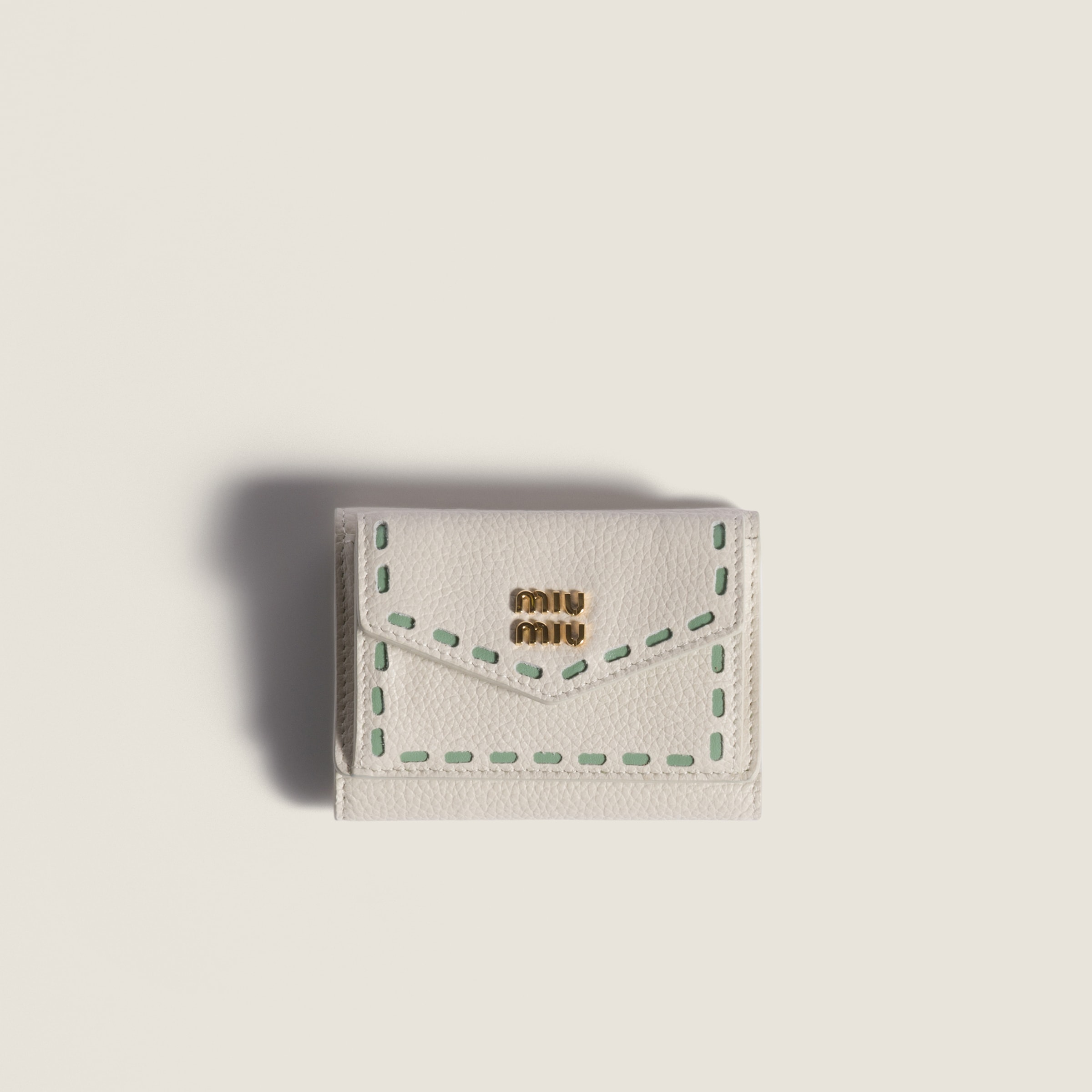 ブラック マテラッセレザー 折り財布 | Miu Miu - 日本