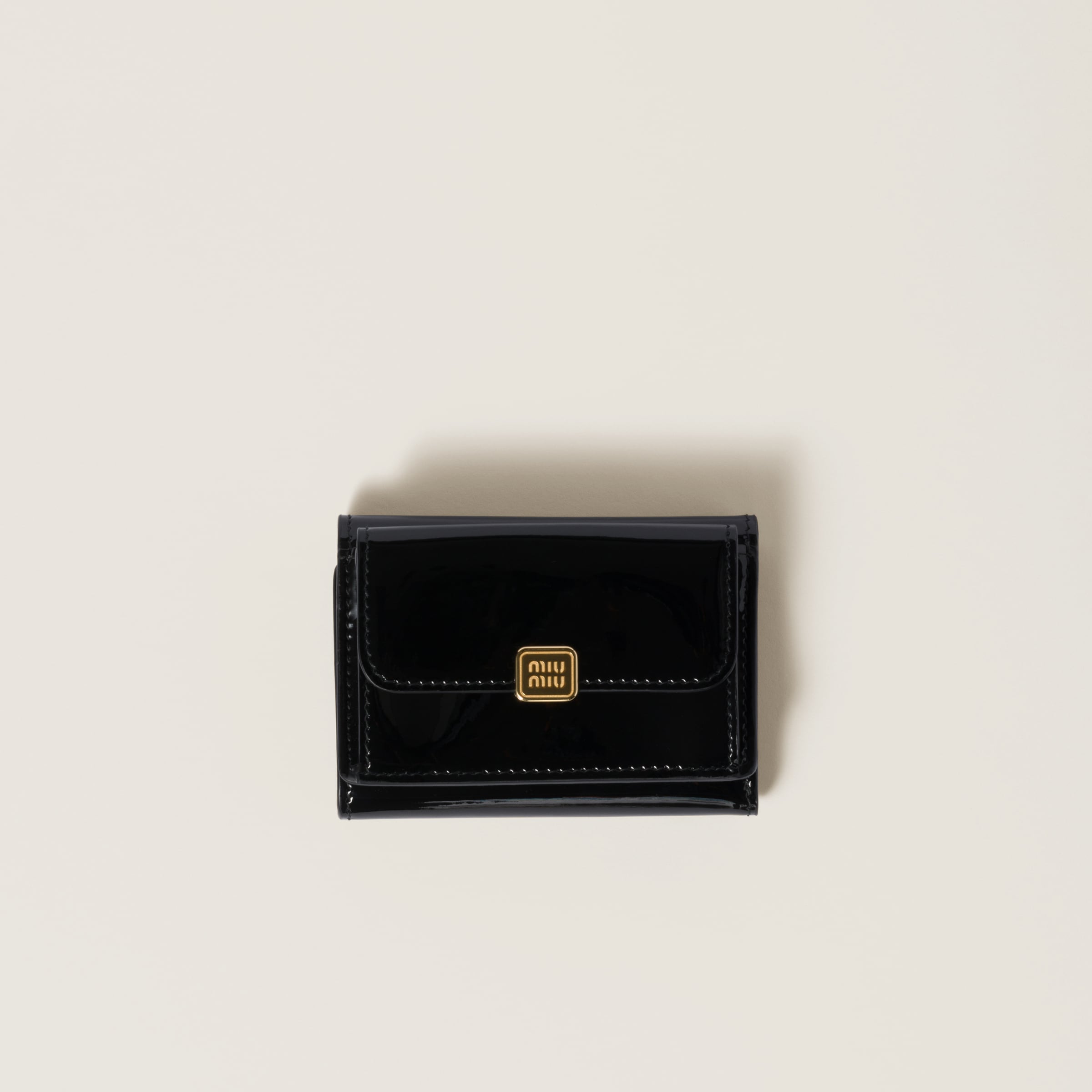 レビューの多い高評価商品特集！ ブラック パテントレザー 財布 | Miu Miu 小物