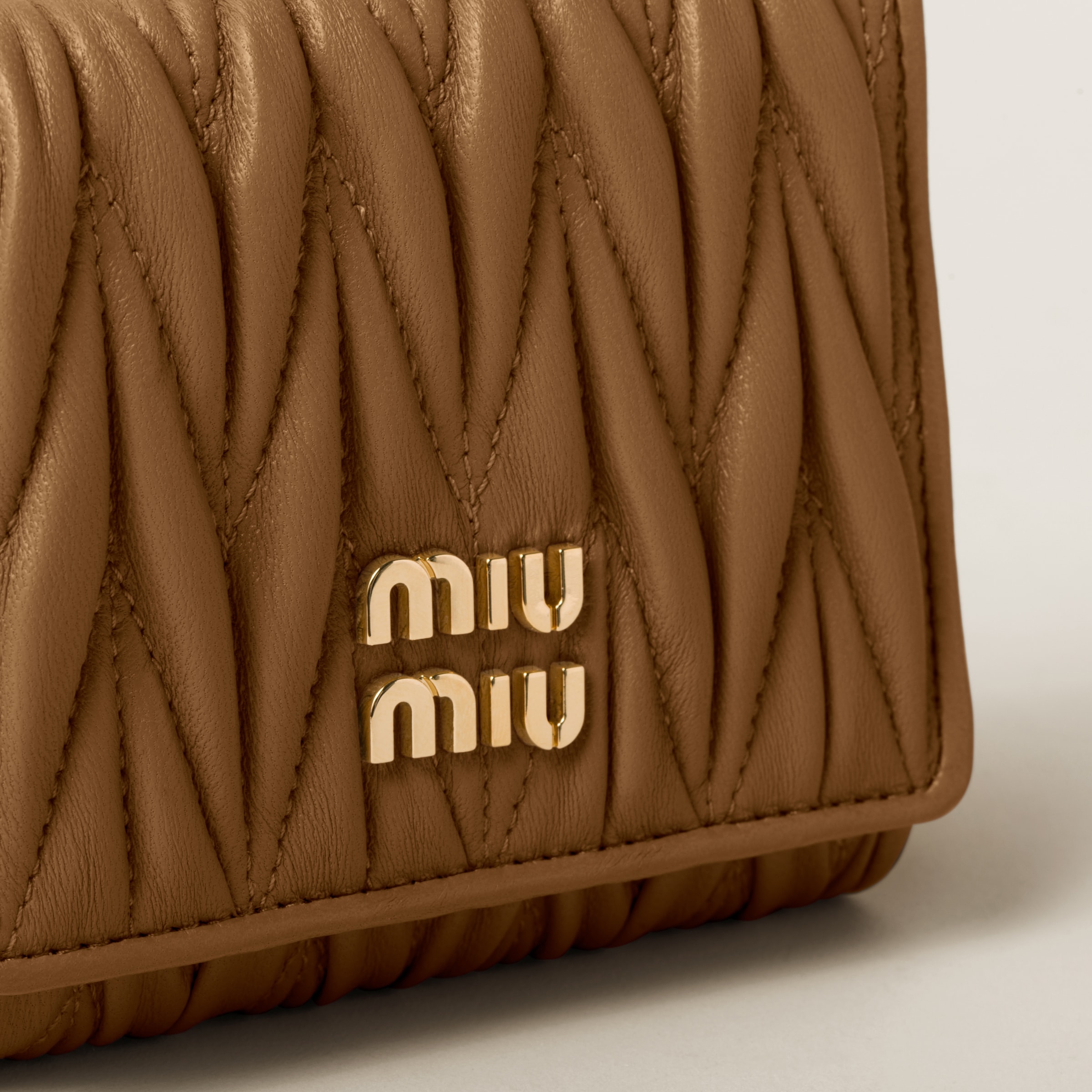 キャメル マテラッセレザー 財布 | Miu Miu