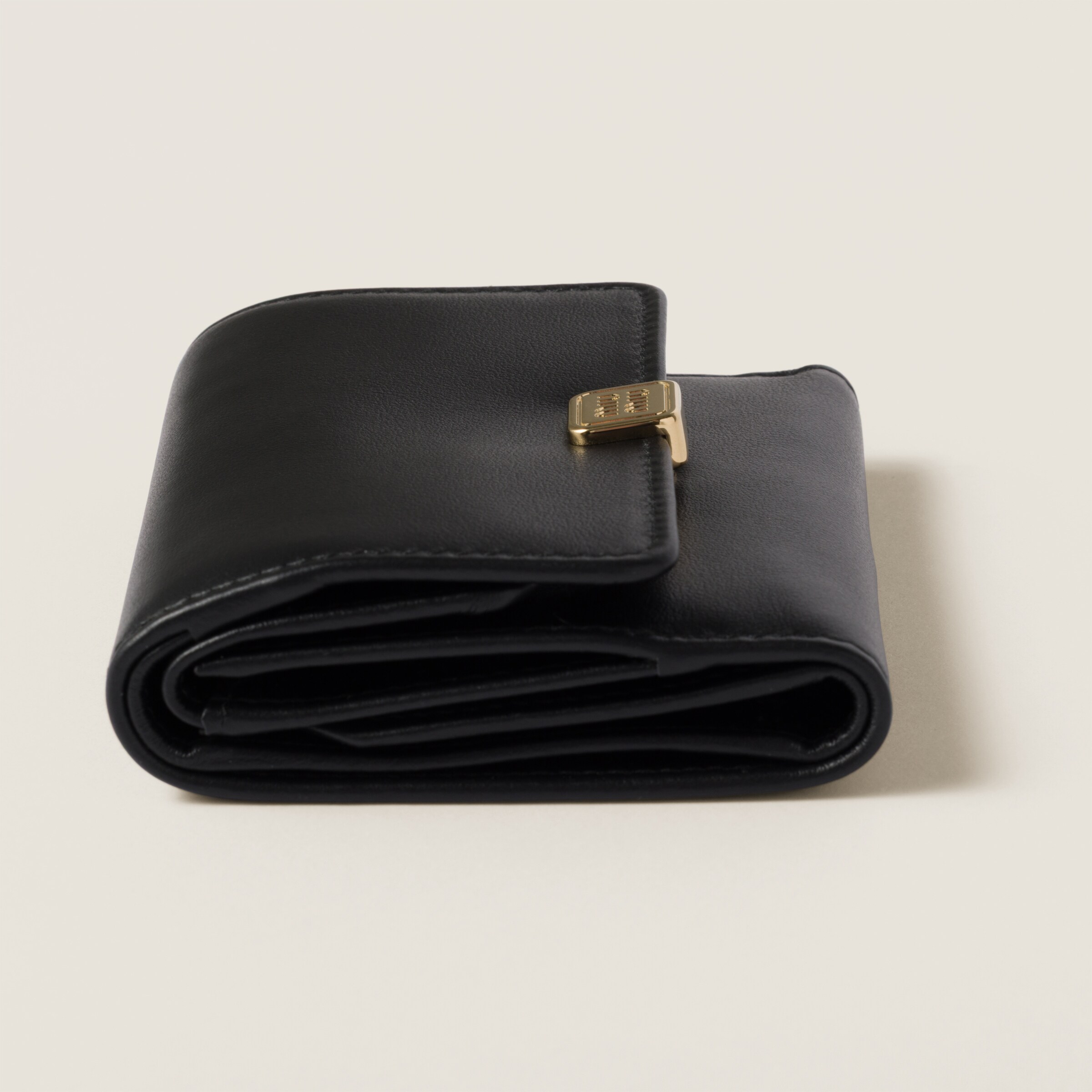 ブラック レザー 財布 | Miu Miu