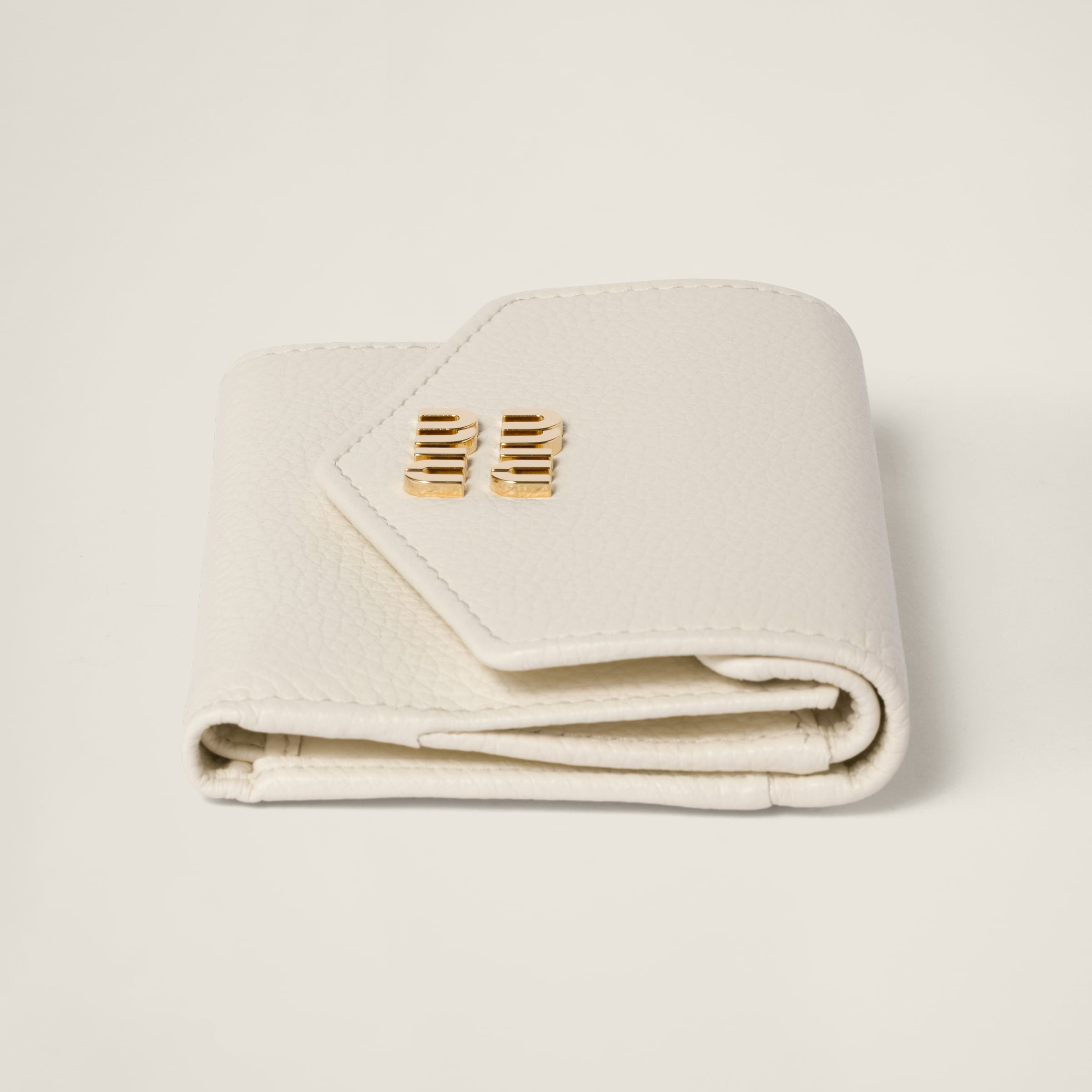 ホワイト ヴィッテロダイノレザーフラップ付折り財布 | Miu Miu