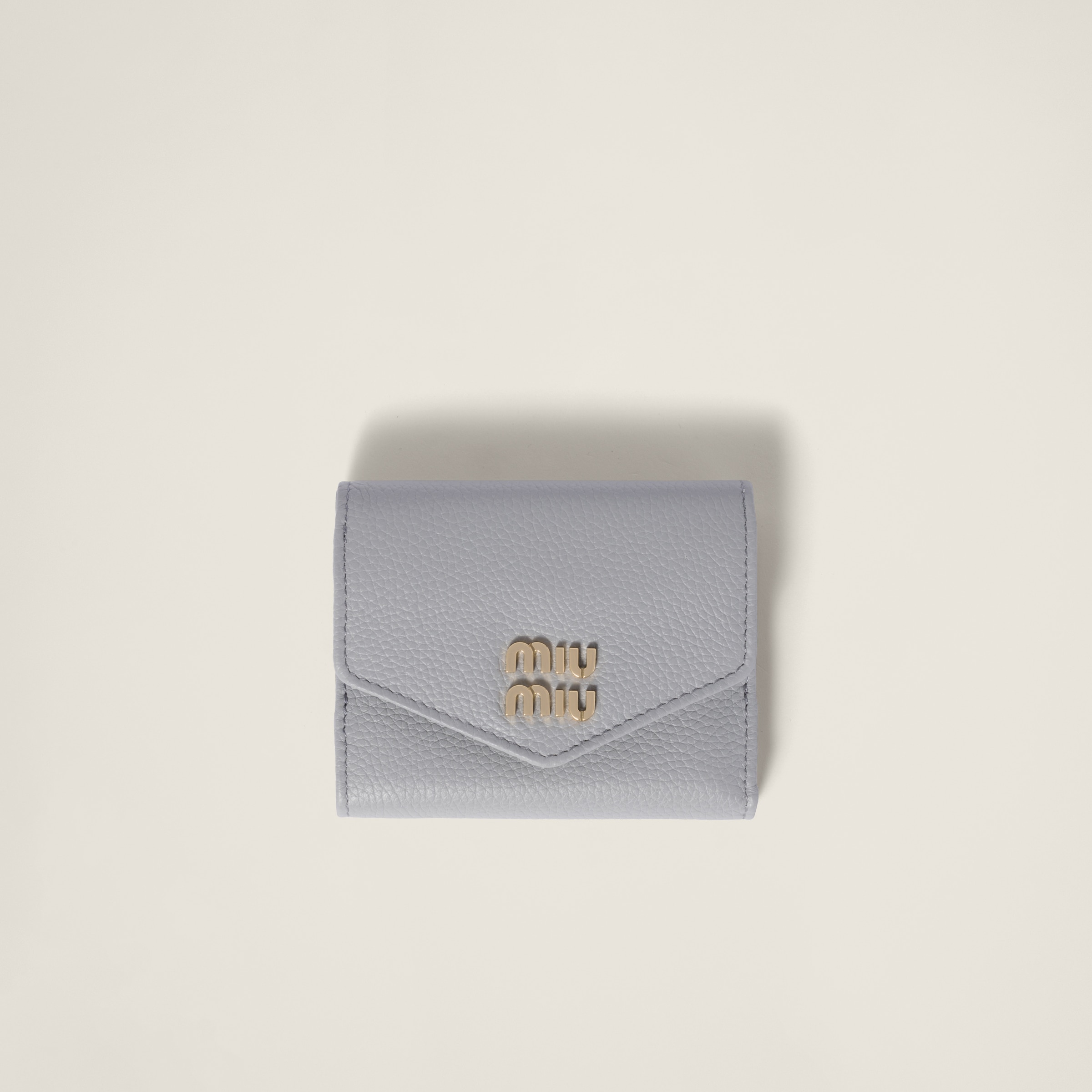 パールグレー ヴィッテロダイノレザーフラップ付折り財布 | Miu Miu