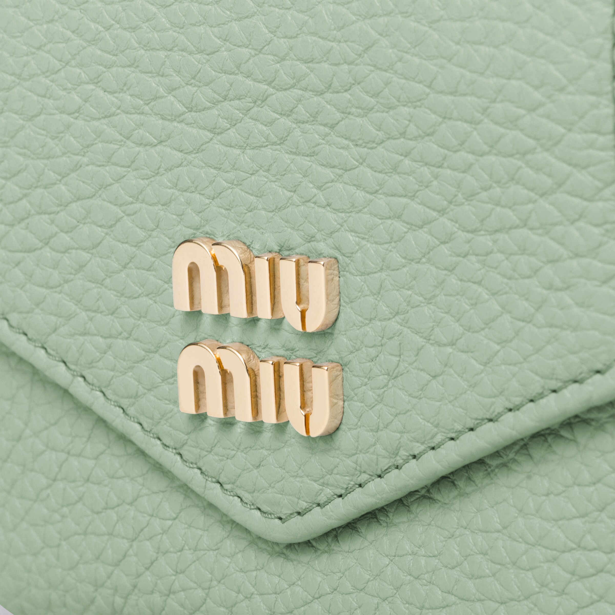 アクアマリン ヴィッテロダイノレザーフラップ付折り財布 | Miu Miu - 日本