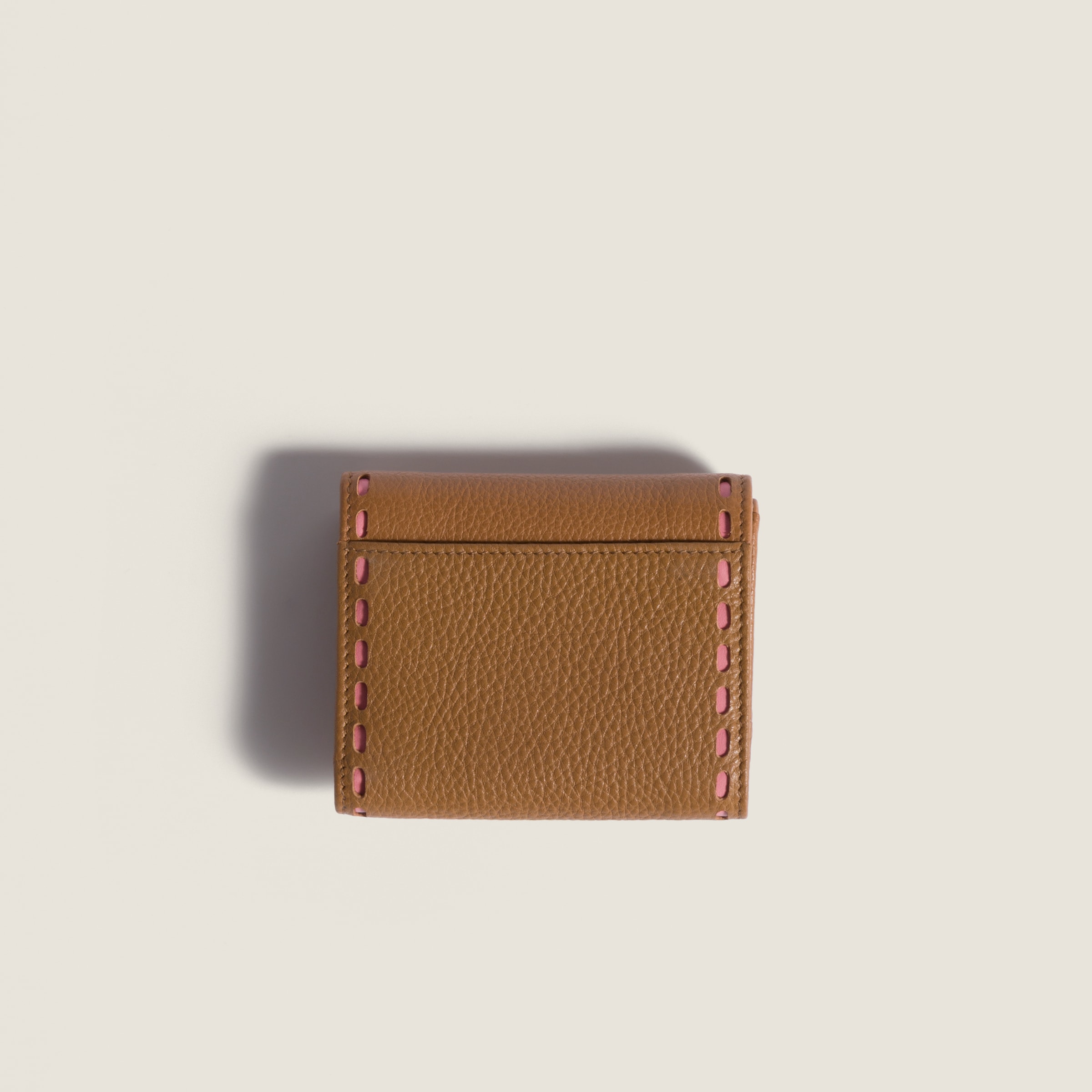 【MIUMIU】レザー ファスナー カードホルダー キャラメル／ペタルピンク キャラメル／ペタルピンク レザー ファスナー カードホルダー | Miu