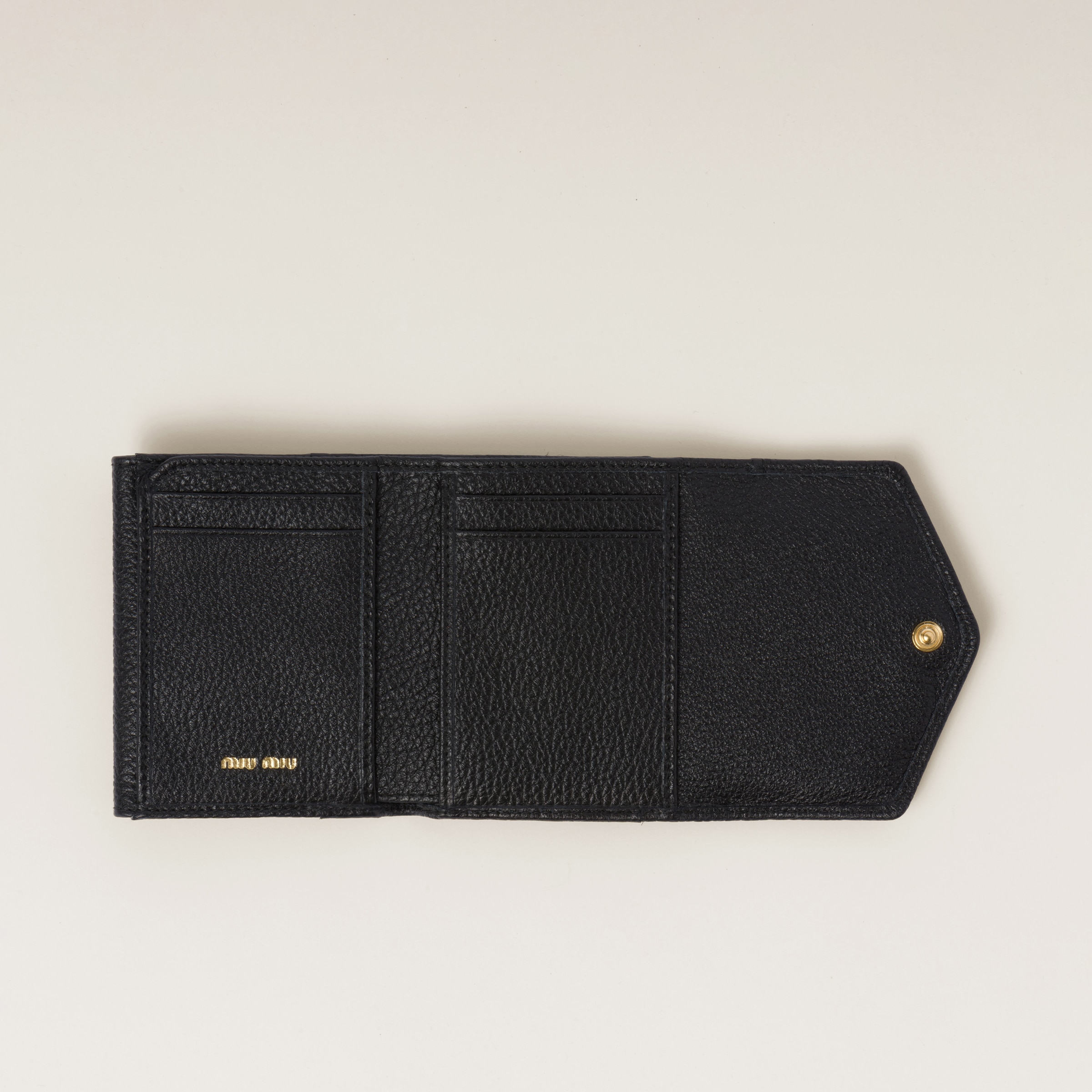 ブラック ヴィッテロダイノレザーフラップ付折り財布 | Miu Miu