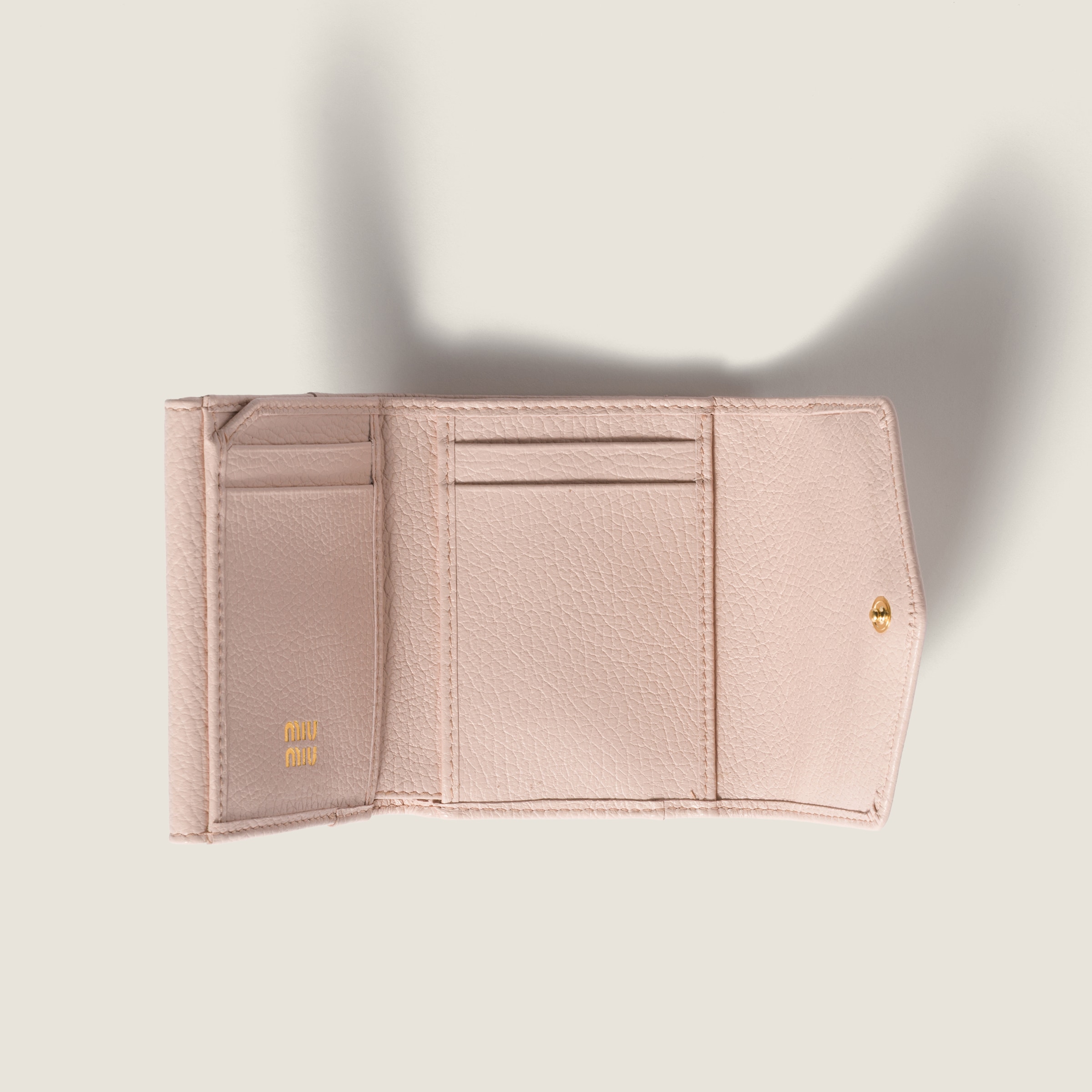 ジェム ヴィッテロダイノレザーフラップ付折り財布 | Miu Miu