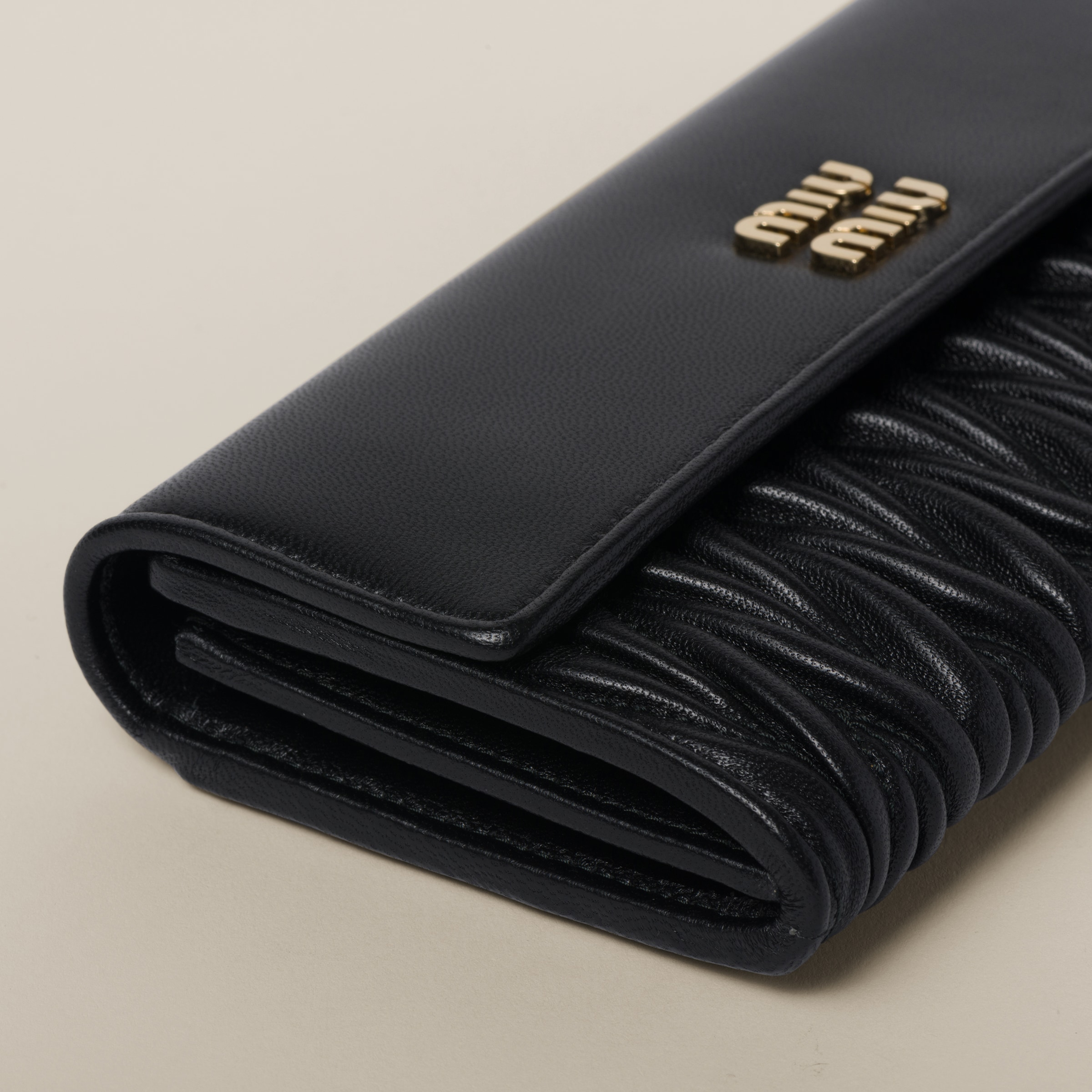 Bosca Essential's - Cartera De Piel De Napa Para Hombre, Plegable, Para Tarjetas De Crédito, Con Identificación, Color Negro