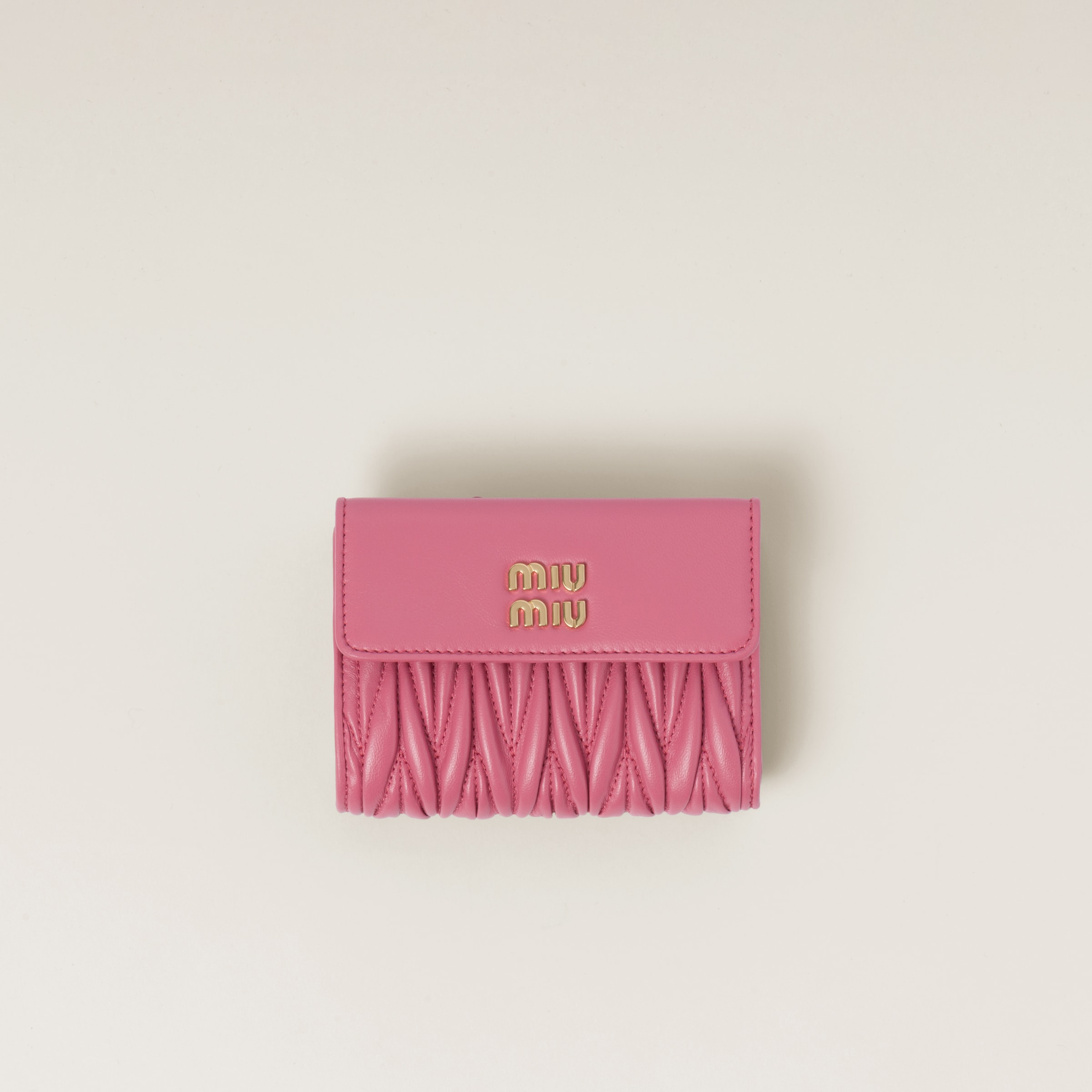 送料無料ライン対応ショップ限定キャンペーン ピンク マテラッセレザー 財布 | Miu Miu 小物