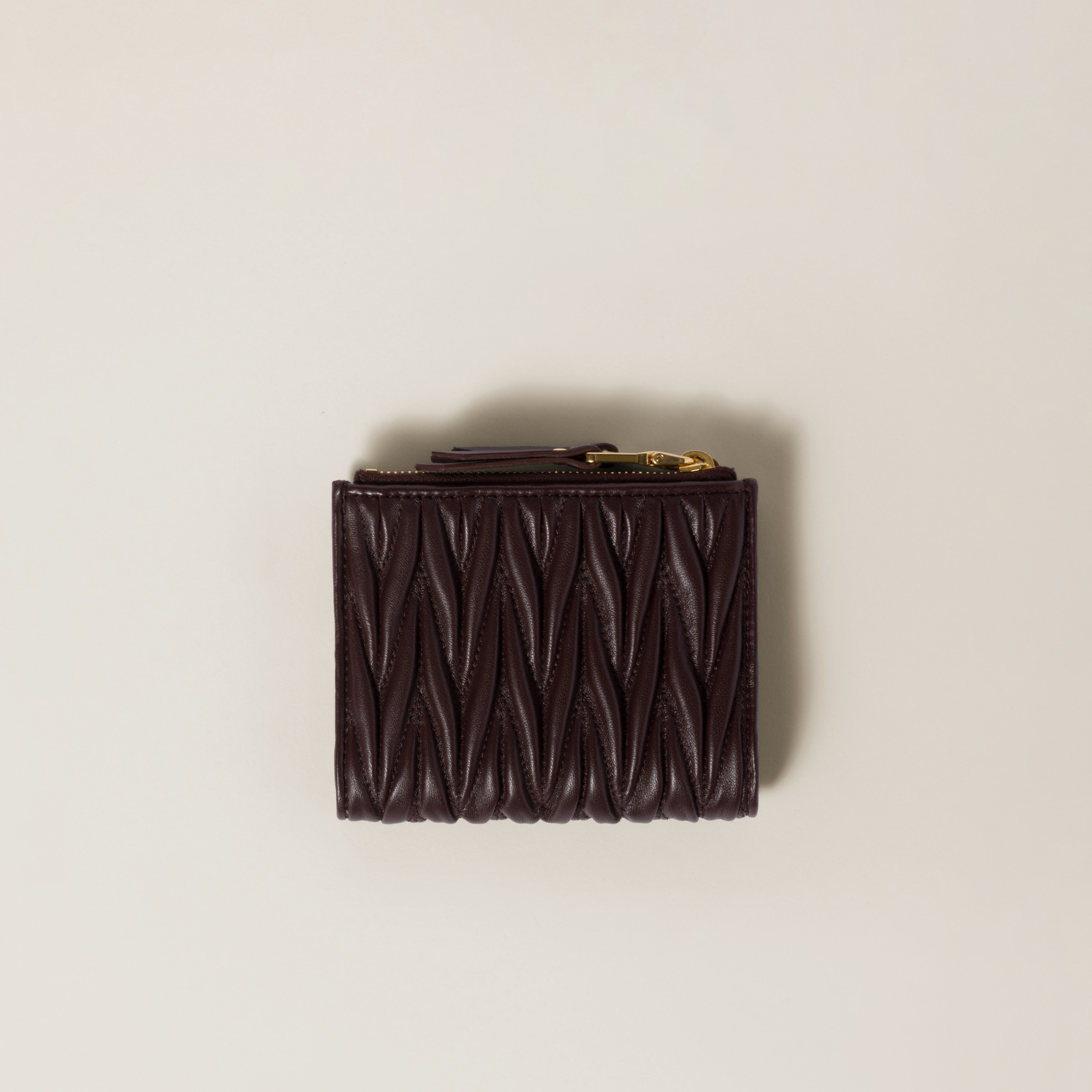 miu ミュウミュウ MIUMIU 財布 二つ折り財布 スモール ナッパ マテラッセ ウォレット レディース ミニ財布 レザー メタルロゴ  ラウンドファスナー ブランド ベージュ : MSS - 通販 - Yahoo!ショッピング