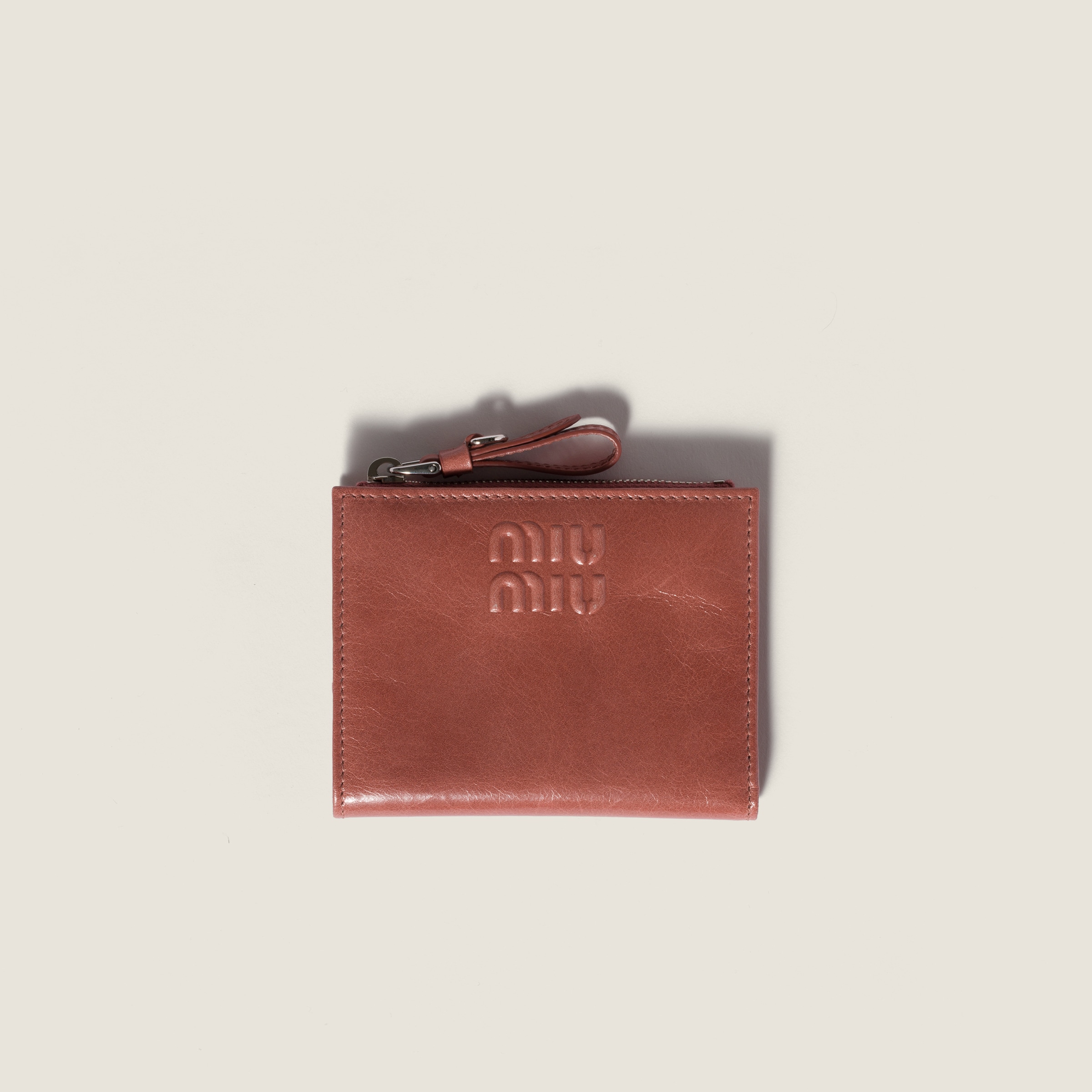 ヴィッテロダイノレザーフラップ付折り財布 miu miu（ミュウミュウ） ヴィッテロダイノレザーフラップ付 折り財布