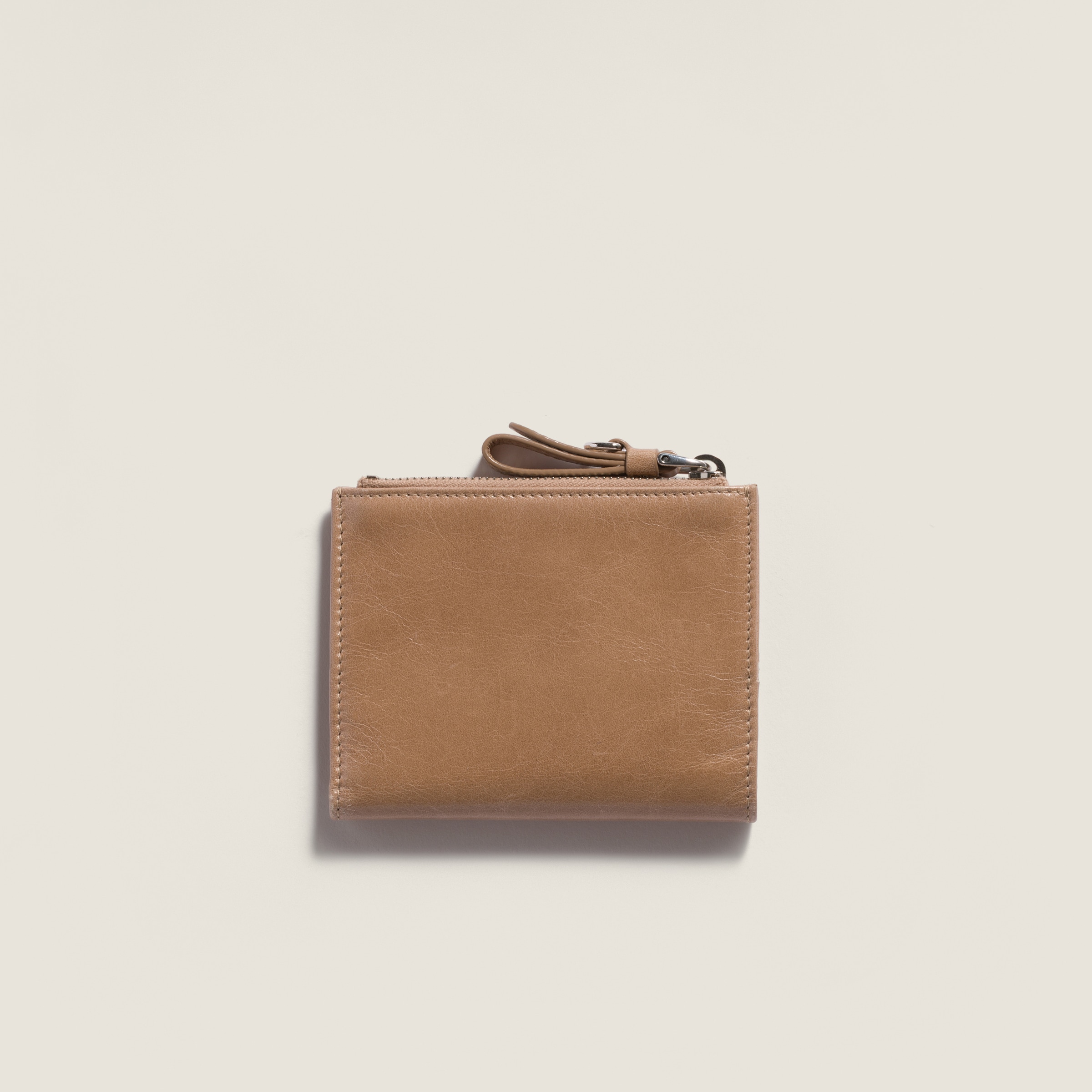 カメオ レザー 財布 | Miu Miu - 日本