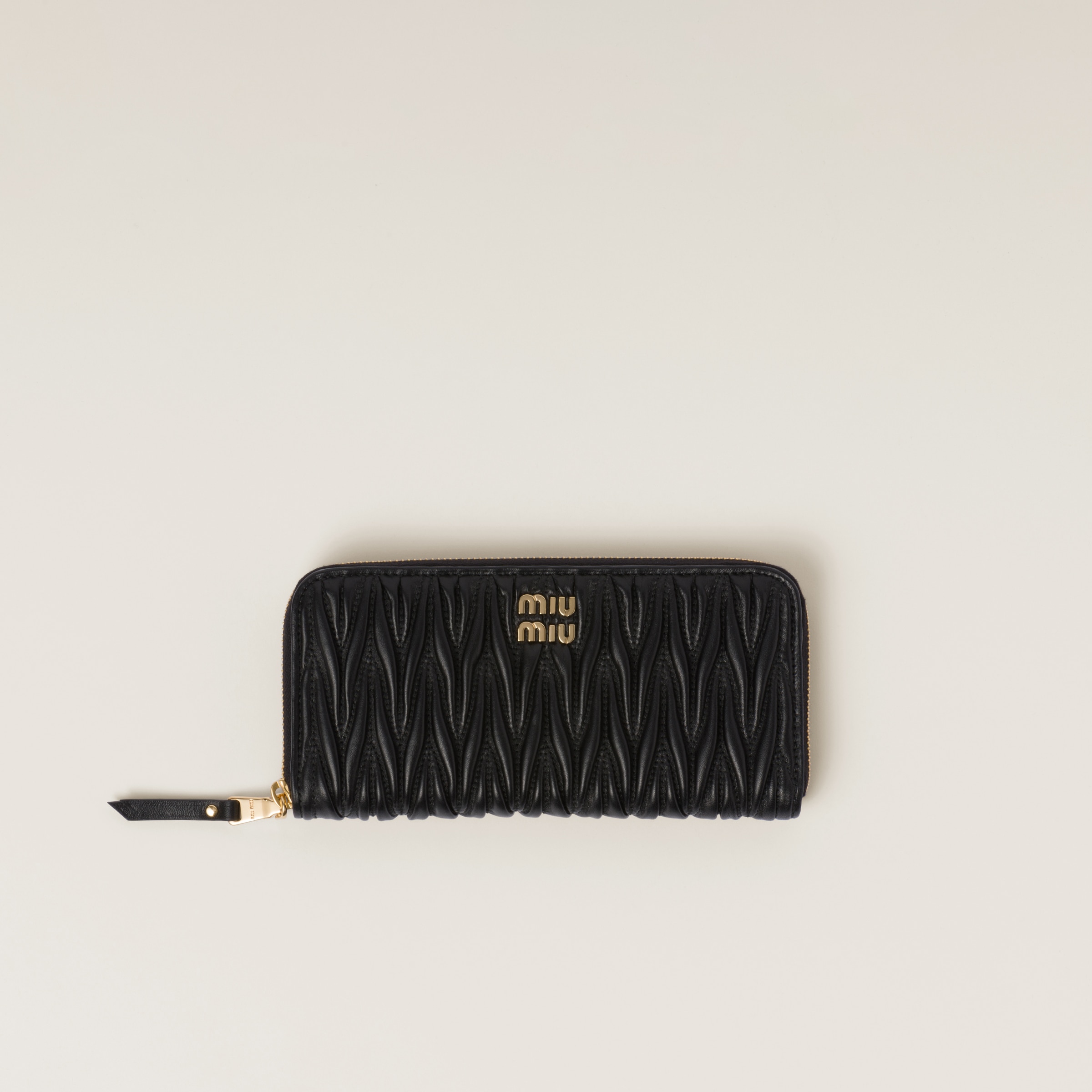 ブラック マテラッセレザー ジップアラウンド長財布 | Miu Miu
