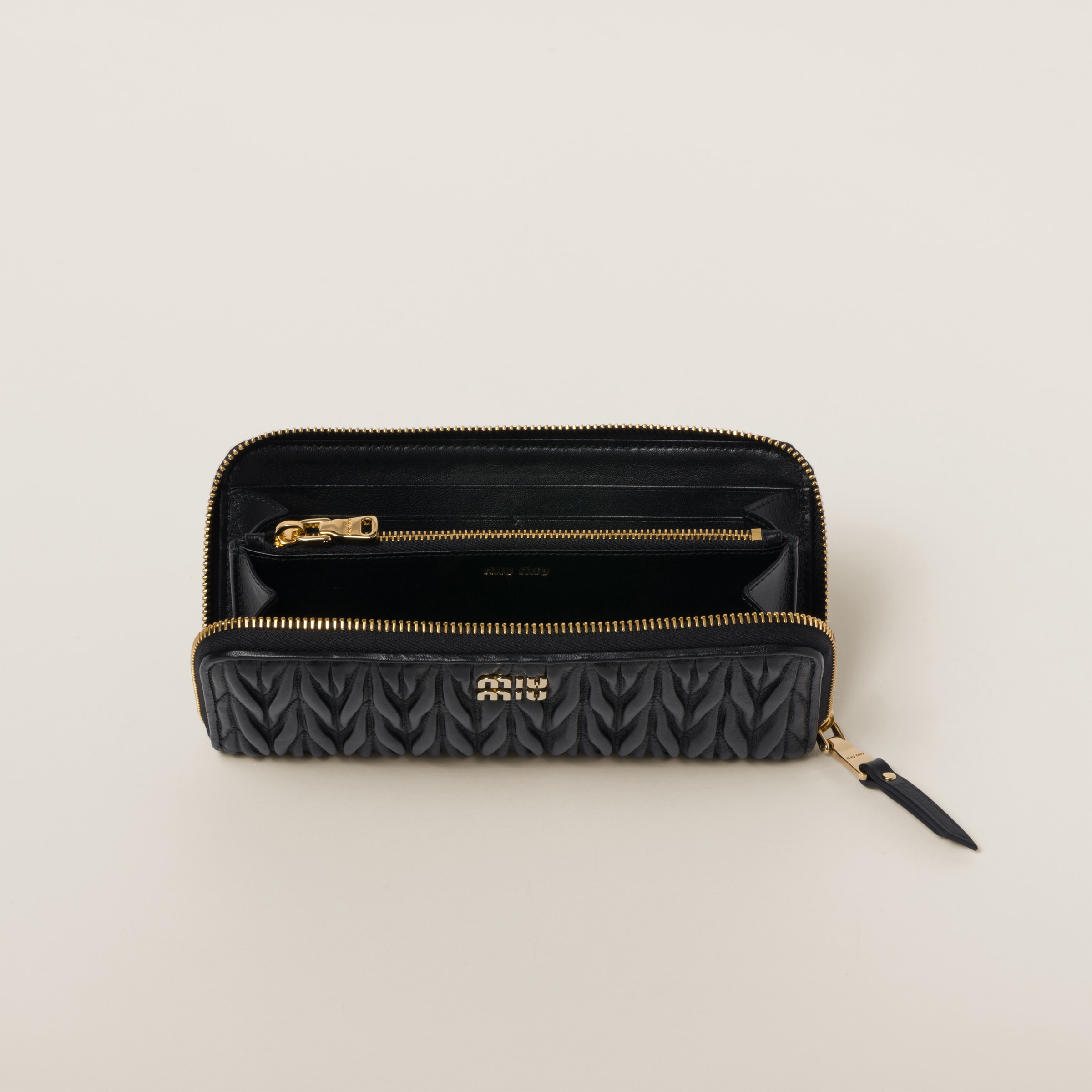 ブラック マテラッセレザー ジップアラウンド長財布 | Miu Miu