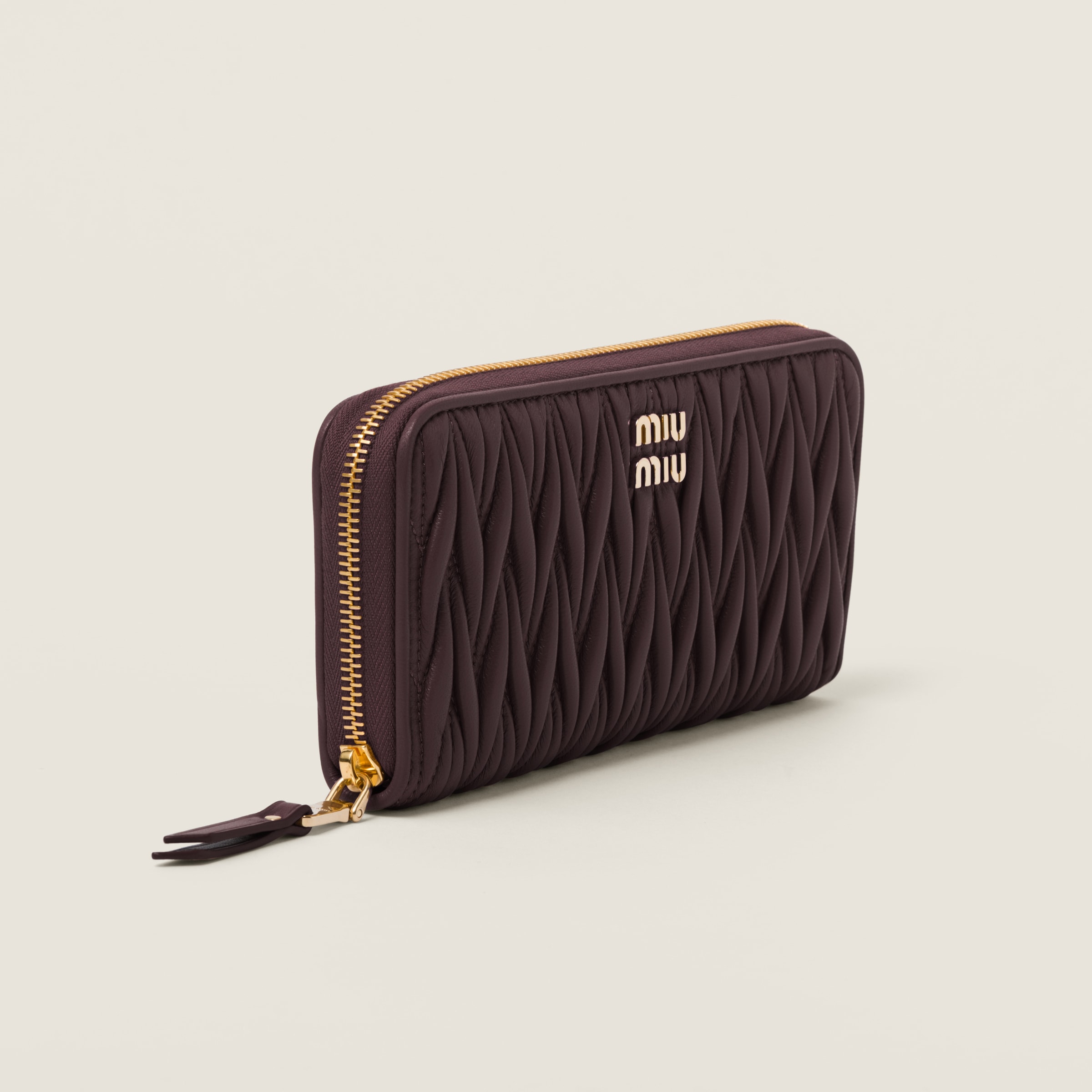 関税込 MiuMiu マテラッセレザー ジップアラウンド長財布 miumiu ミュウミュウ マテラッセレザー ジップアラウンド長財布