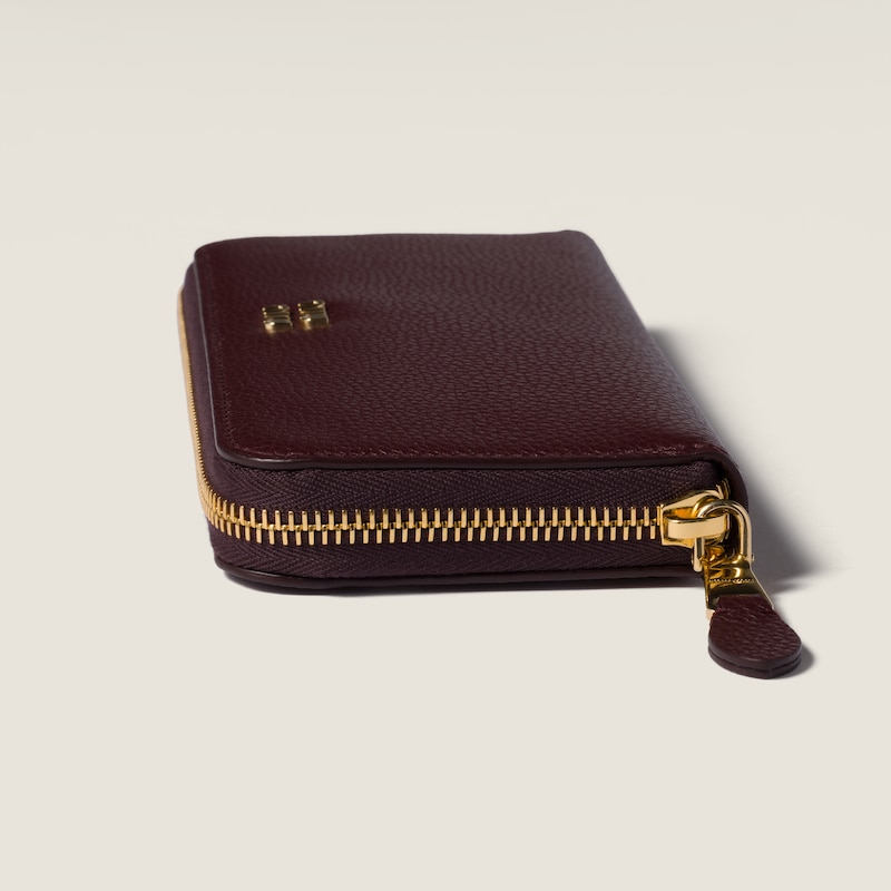 محفظة كبيرة من الجلد