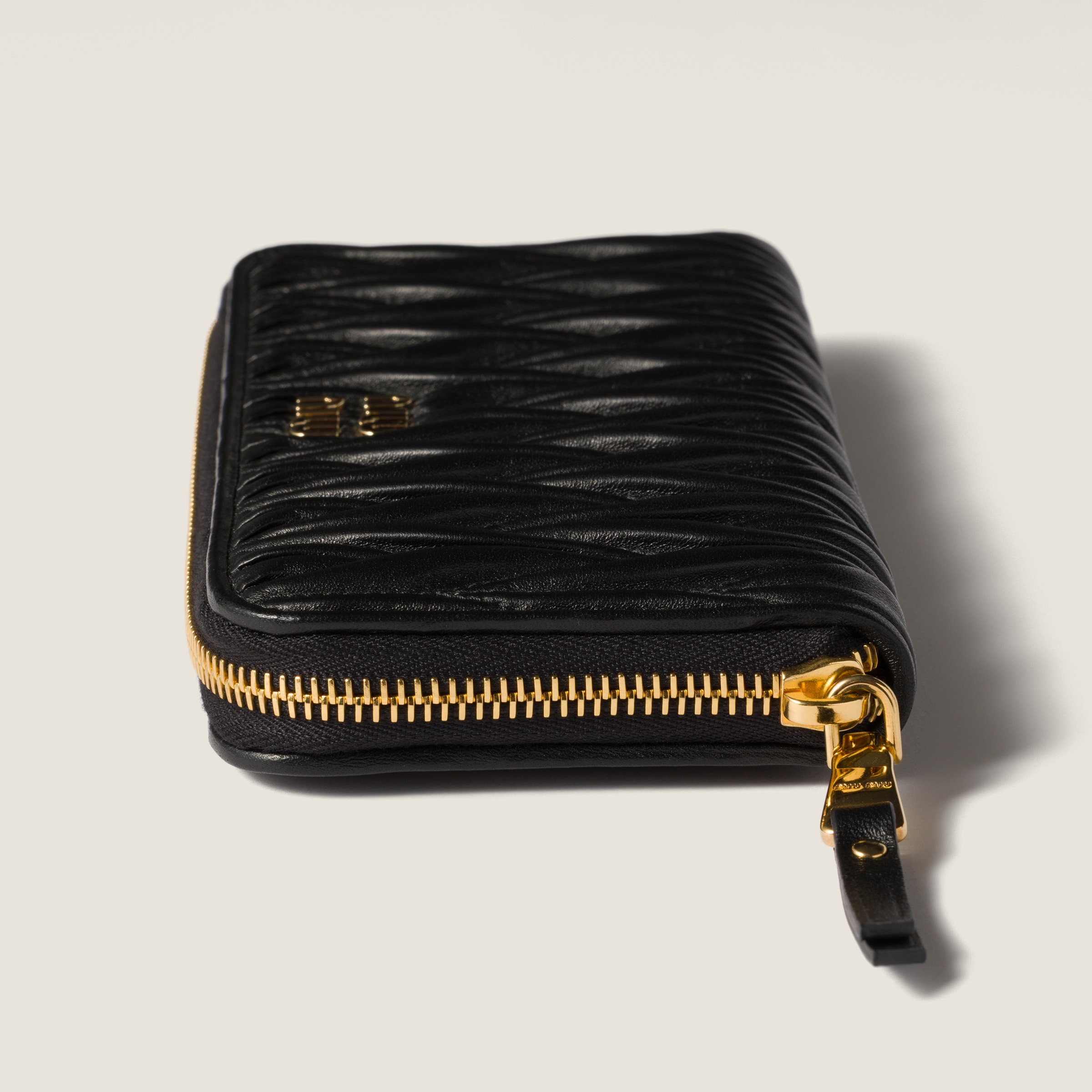 上質な≪Miu Miu≫ マトラッセ ナッパレザー ラージ ウォレット ブラック ラージ マトラッセ ナッパレザー ウォレット | Miu Miu