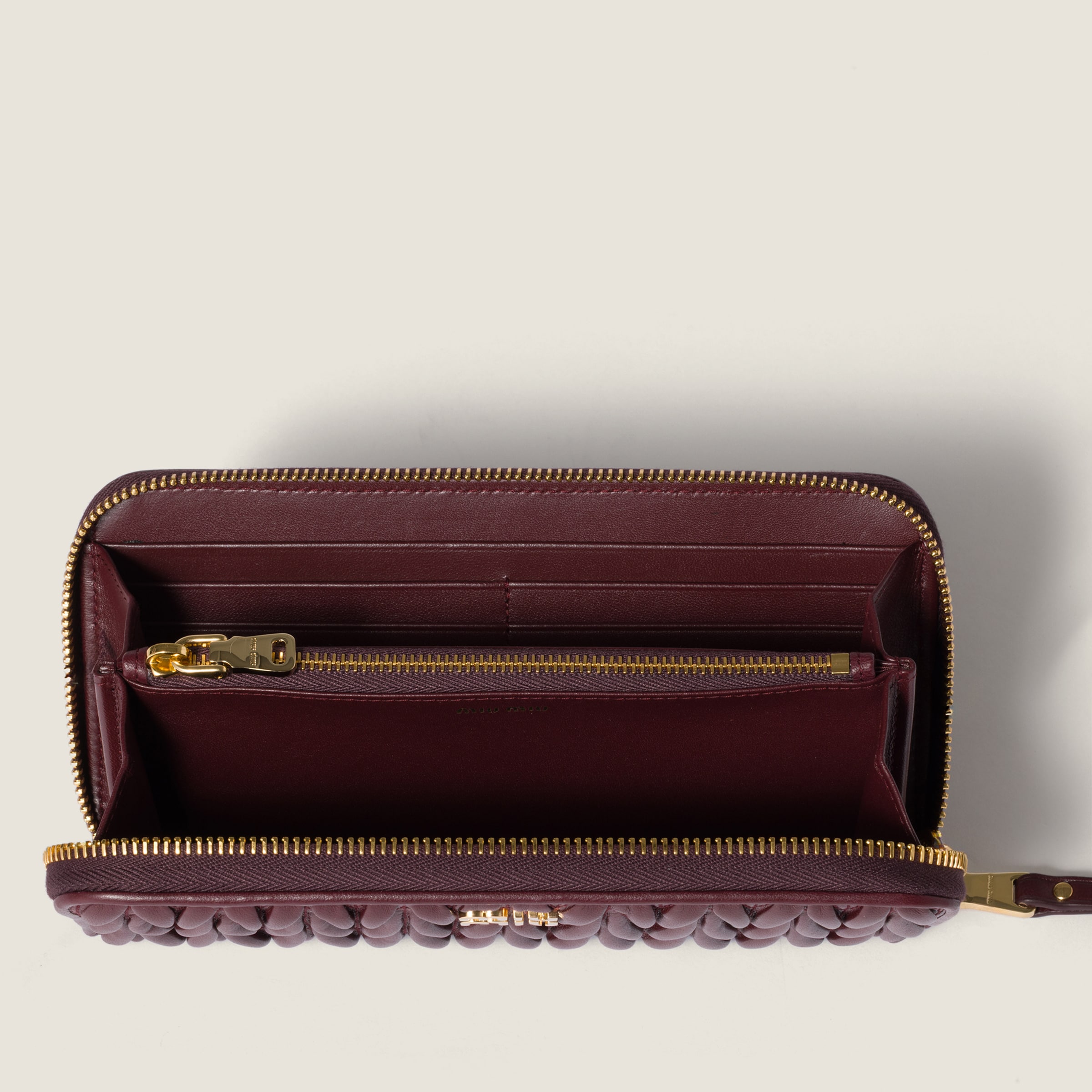 【大人気☆】Miu Miu ラージ マトラッセ レザー ウォレット ボルドー ラージ マトラッセ ナッパレザー ウォレット | Miu Miu