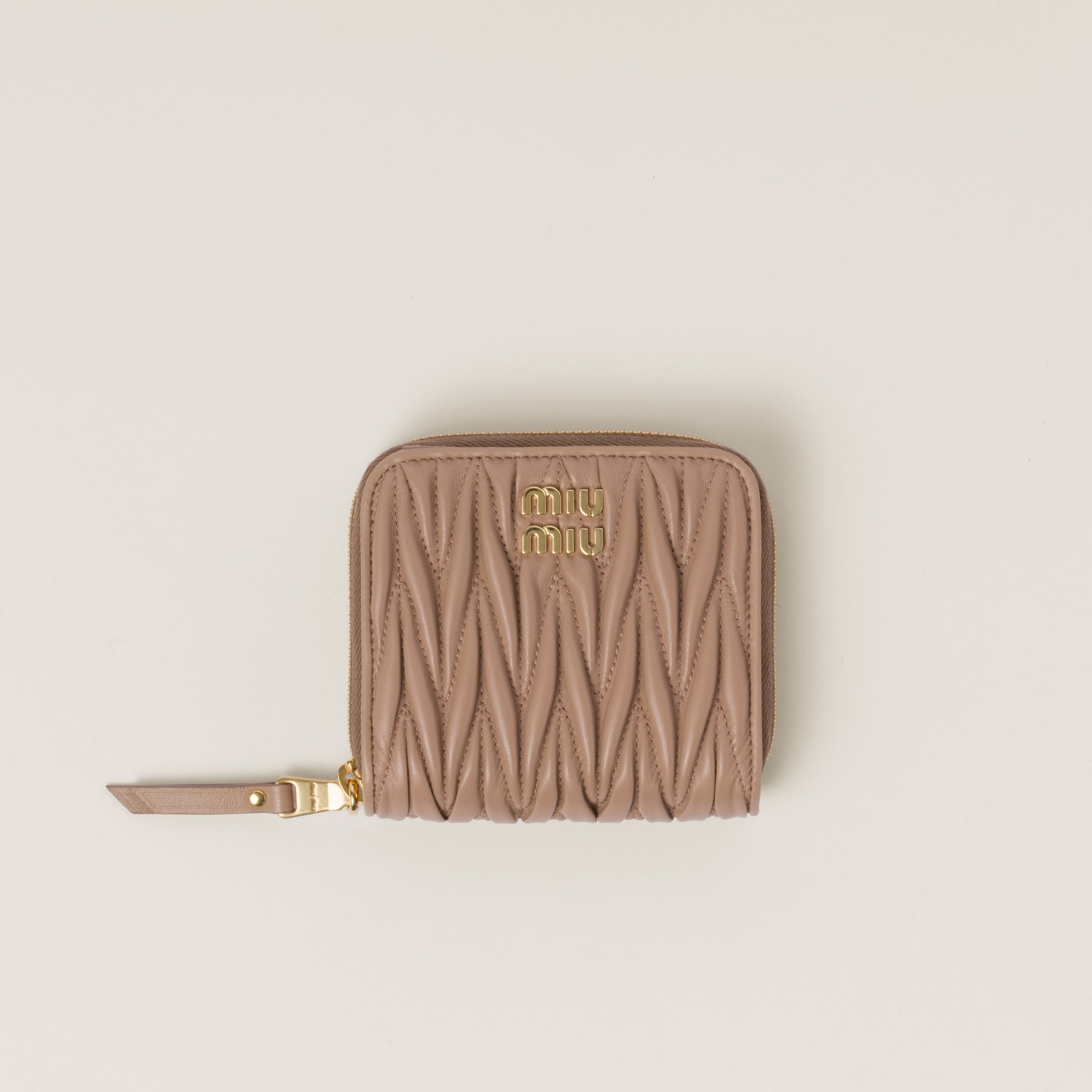 カメオベージュ マテラッセレザー 財布 | Miu Miu