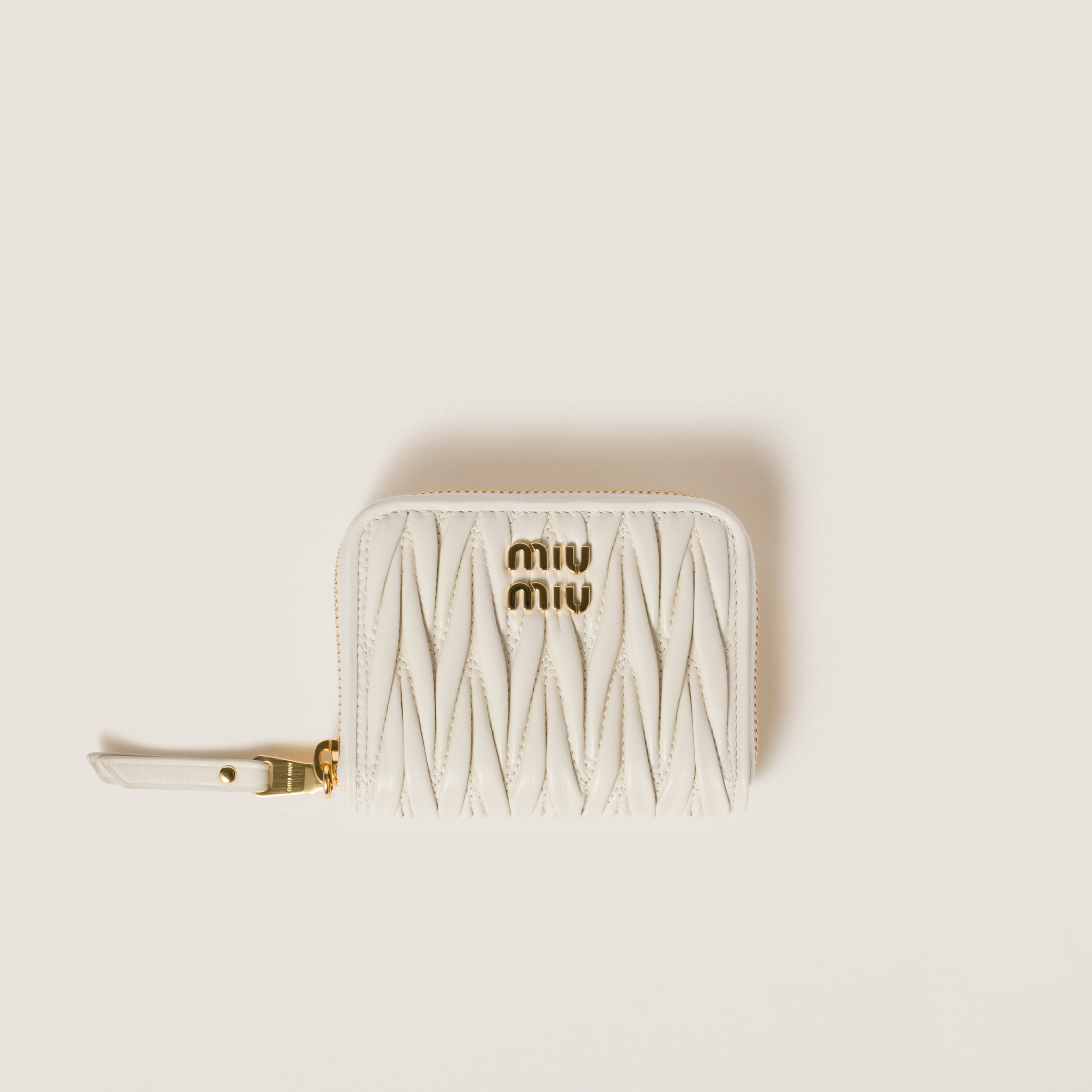 白の財布人気ブランドおすすめ｜MIU MIU（ミュウミュウ）