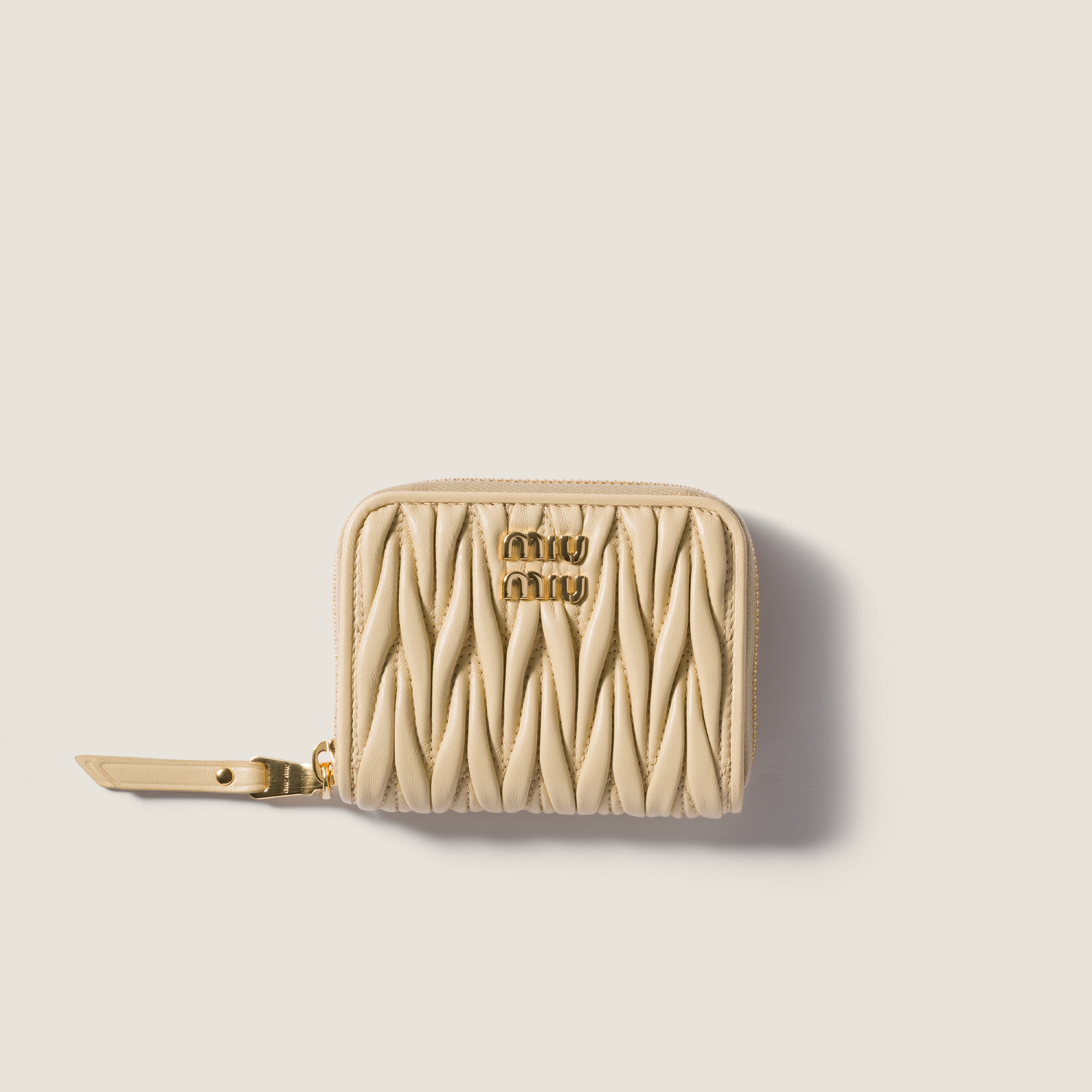 コニャック ヴィッテロダイノレザーフラップ付折り財布 | Miu Miu