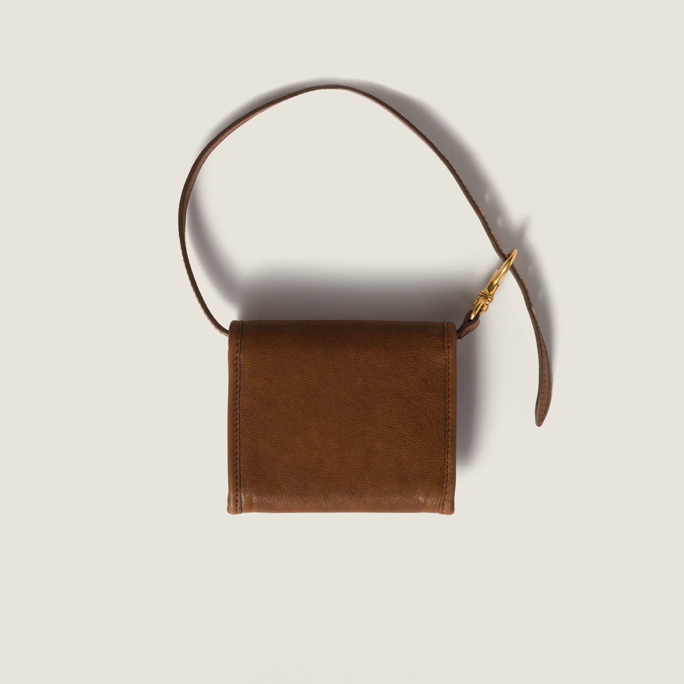 【MiuMiu】ナッパレザー ショルダーストラップ付 財布 ブラウン ナッパレザー ショルダーストラップ付 財布 | Miu Miu