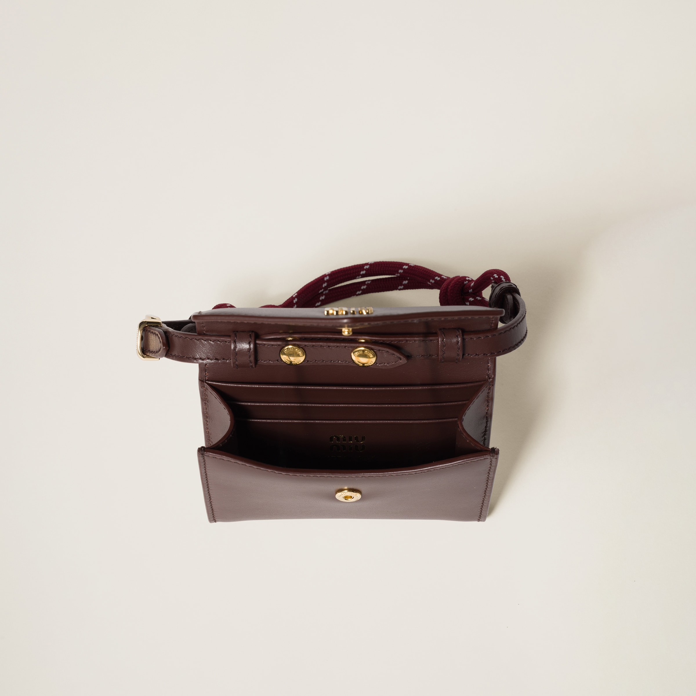 ブラウン/ワインレッド レザー ショルダー財布 | Miu Miu