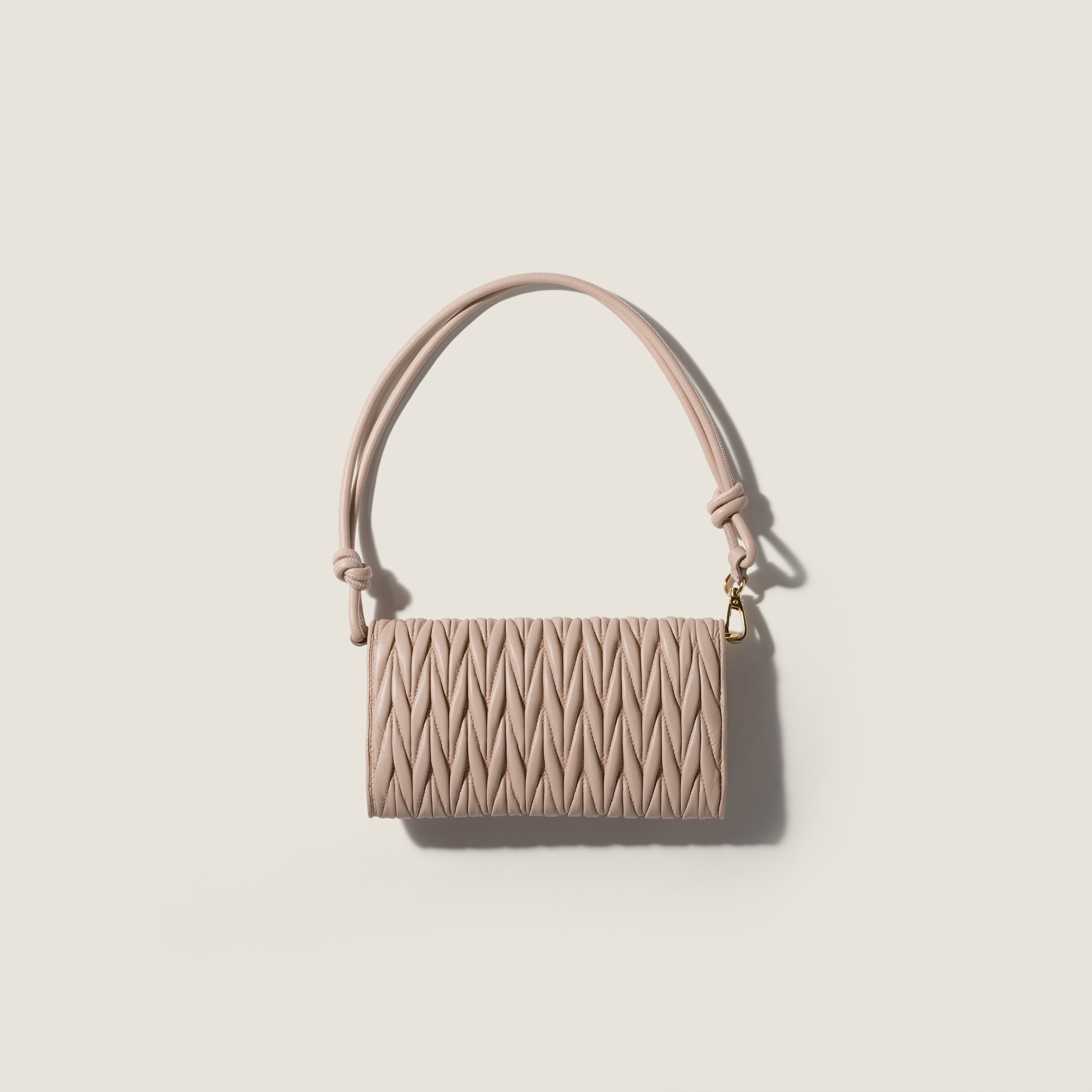 パウダーピンク 「マテラッセ」ナッパレザー(羊革) 財布 | Miu Miu - 日本