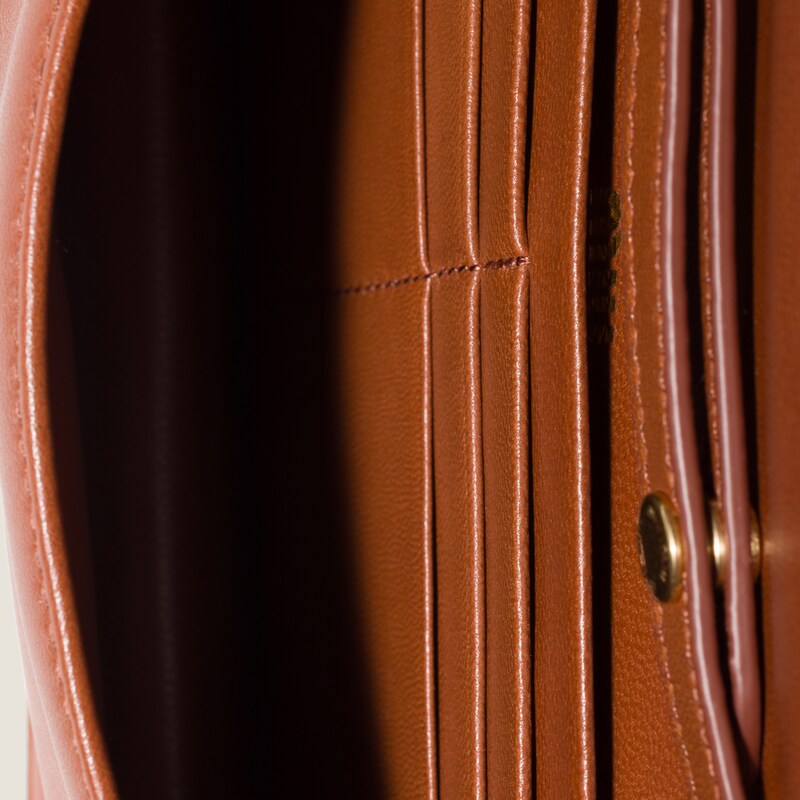 محفظة من جلد نابا بحزام كتف