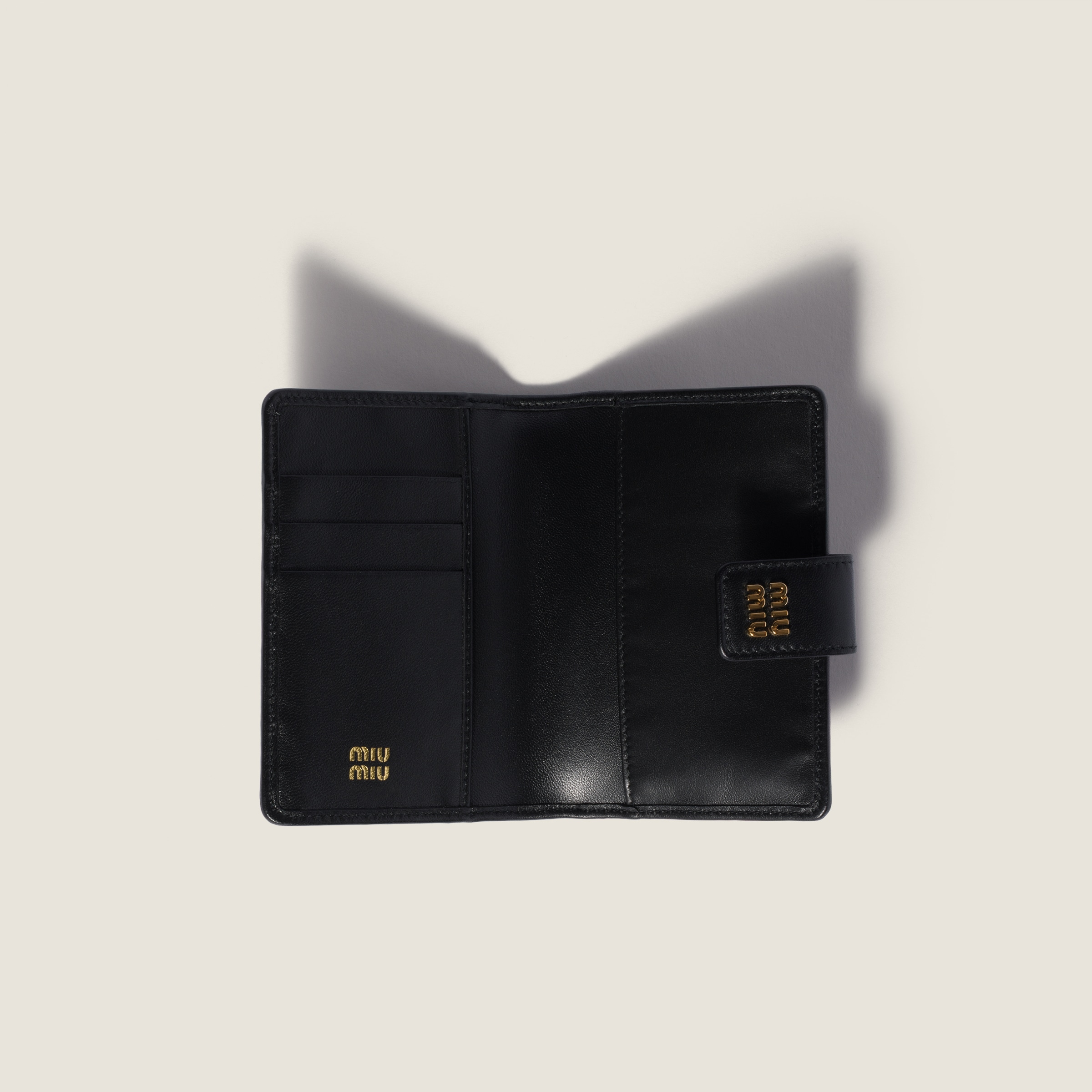 ブラック 「マテラッセ」ナッパレザー(羊革) 財布 | Miu Miu - 日本
